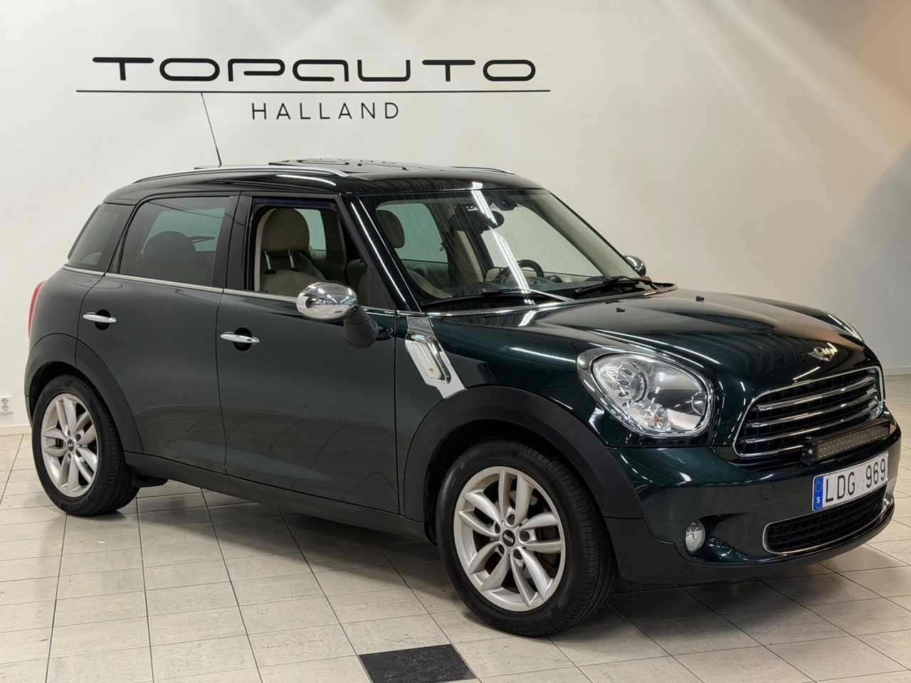 MINI Countryman Cooper D 2011, kuva 2/10