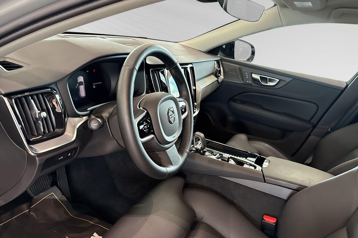 Volvo V60 T6 Plug-In Hybrid AWD 2026, photo 7/10