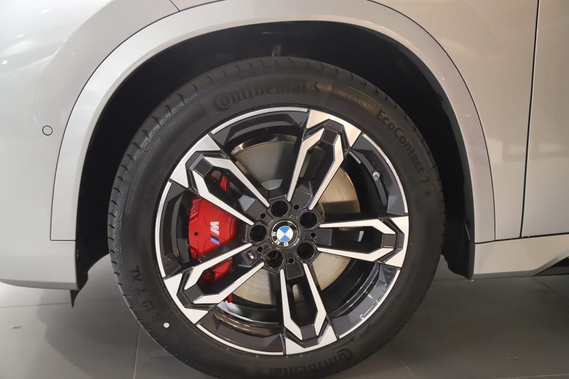 BMW iX1 xDrive 30 / M Sport PRO 2026, photo 7/10