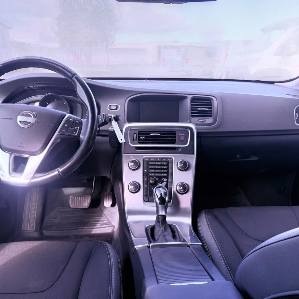 Volvo V60 D4 Geartronic 2014, photo 5/5