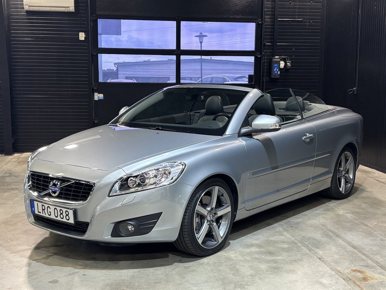 Volvo C70 T5 (230hk) Aut / Summum Lågmil 2011, bild 3/27