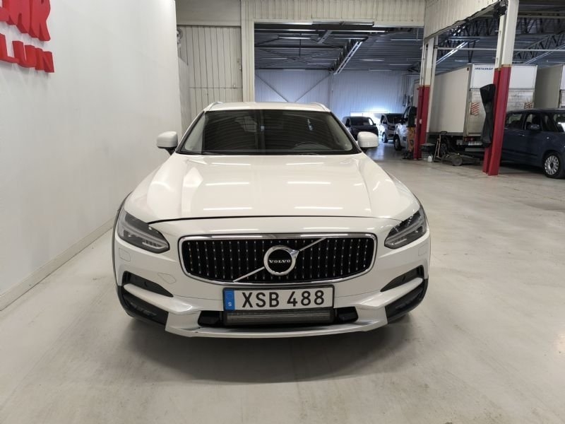 Volvo V90 Cross Country 2018, kuva 2/10