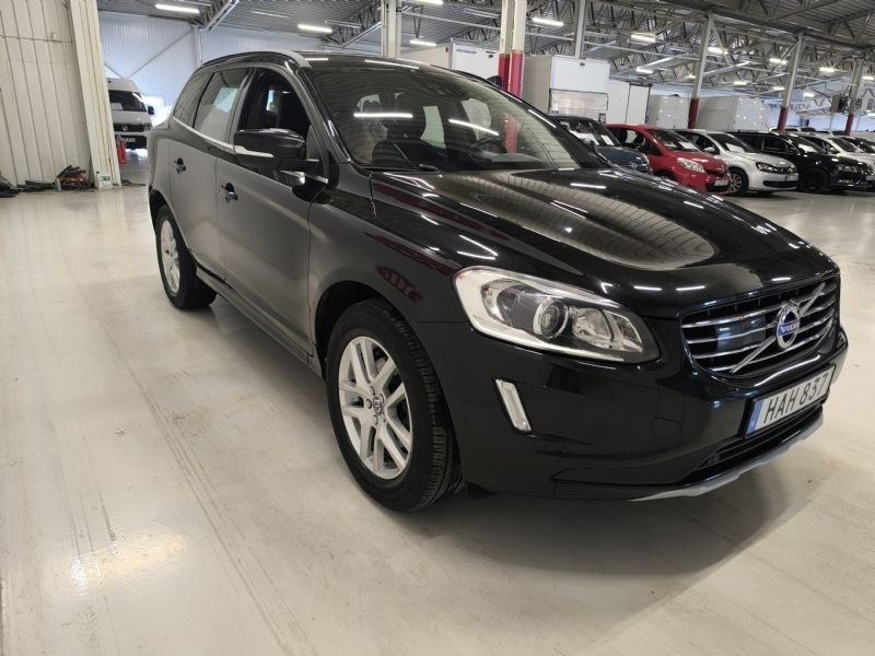 Volvo XC60 D4 AWD Momentum Geartronic 2017, bild 3/10