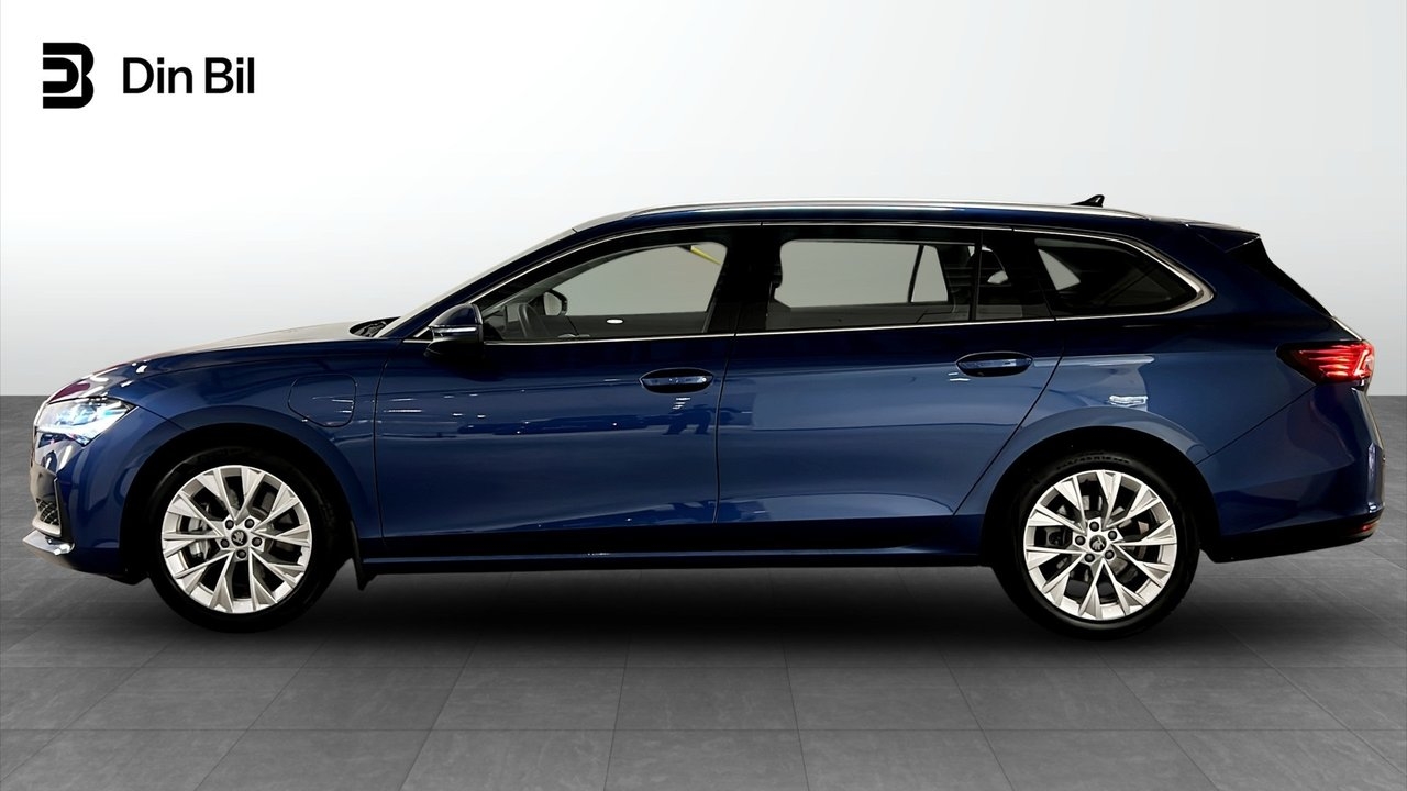 Skoda Superb Combi Selection iV DSG Drag 2025, bild 2/22