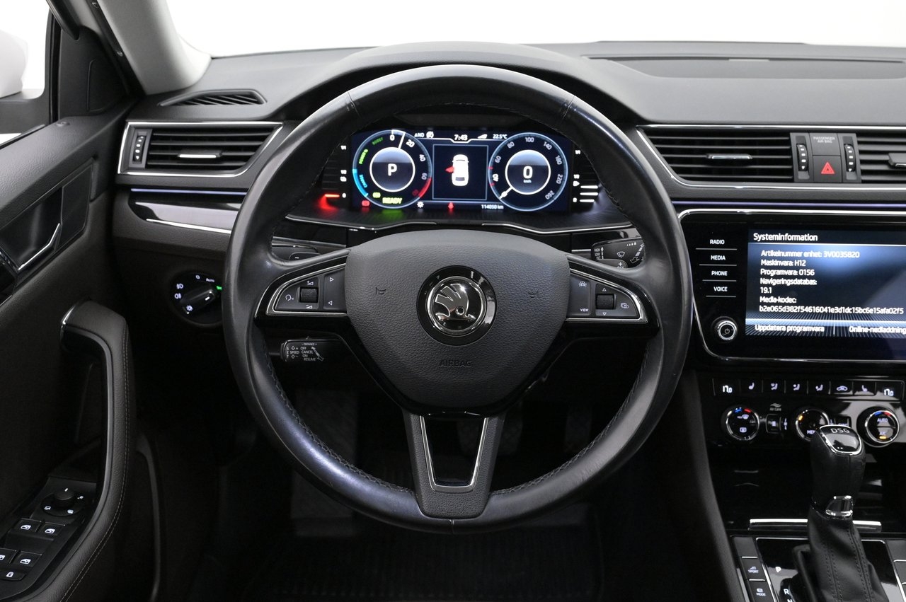 Skoda Superb 2020, photo 7/10