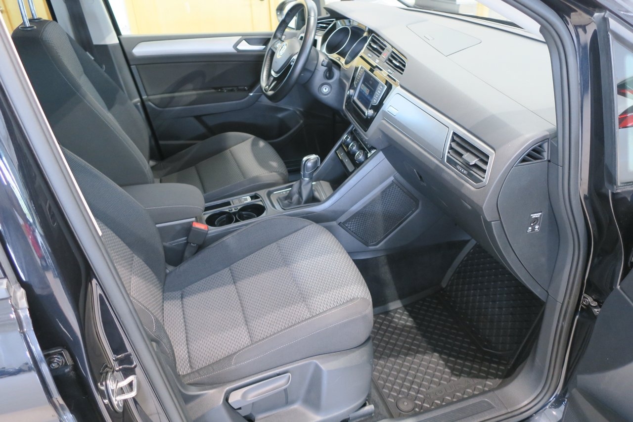 Volkswagen Touran 2017, bild 6/10