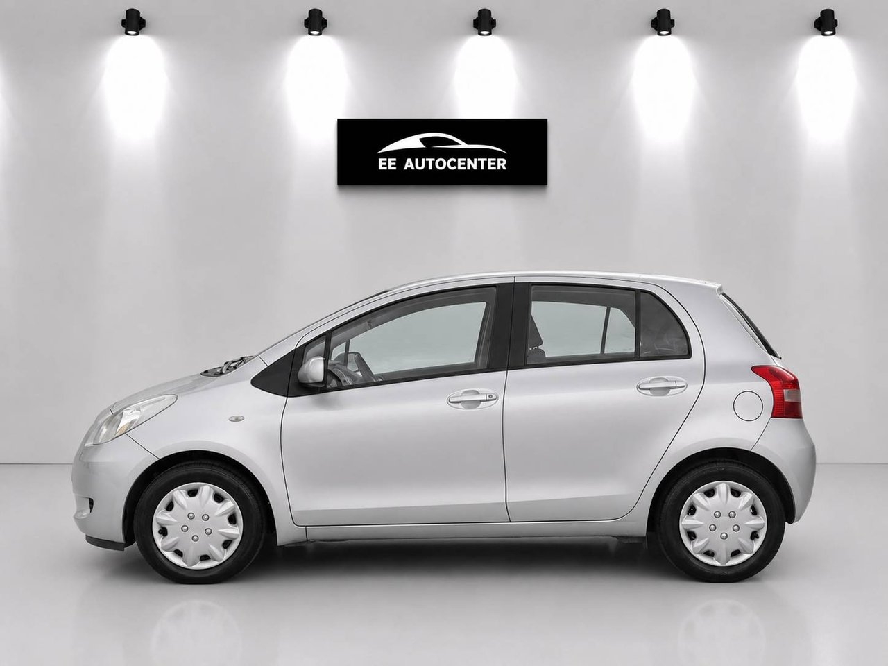 Toyota Yaris 5-dörrar 1.3 VVT-i Euro 4 2006, bild 2/10