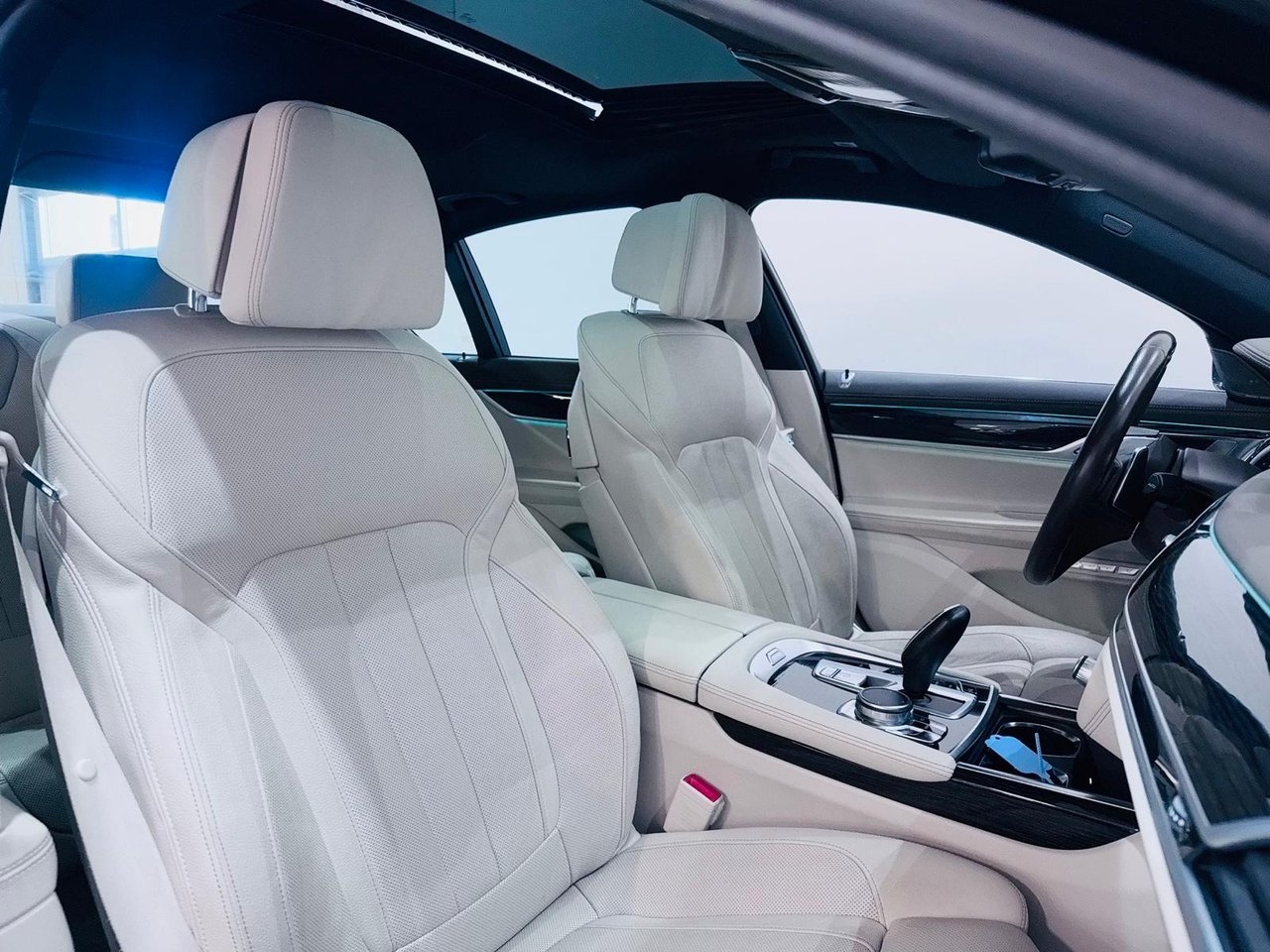 BMW 740 2016, bild 7/30