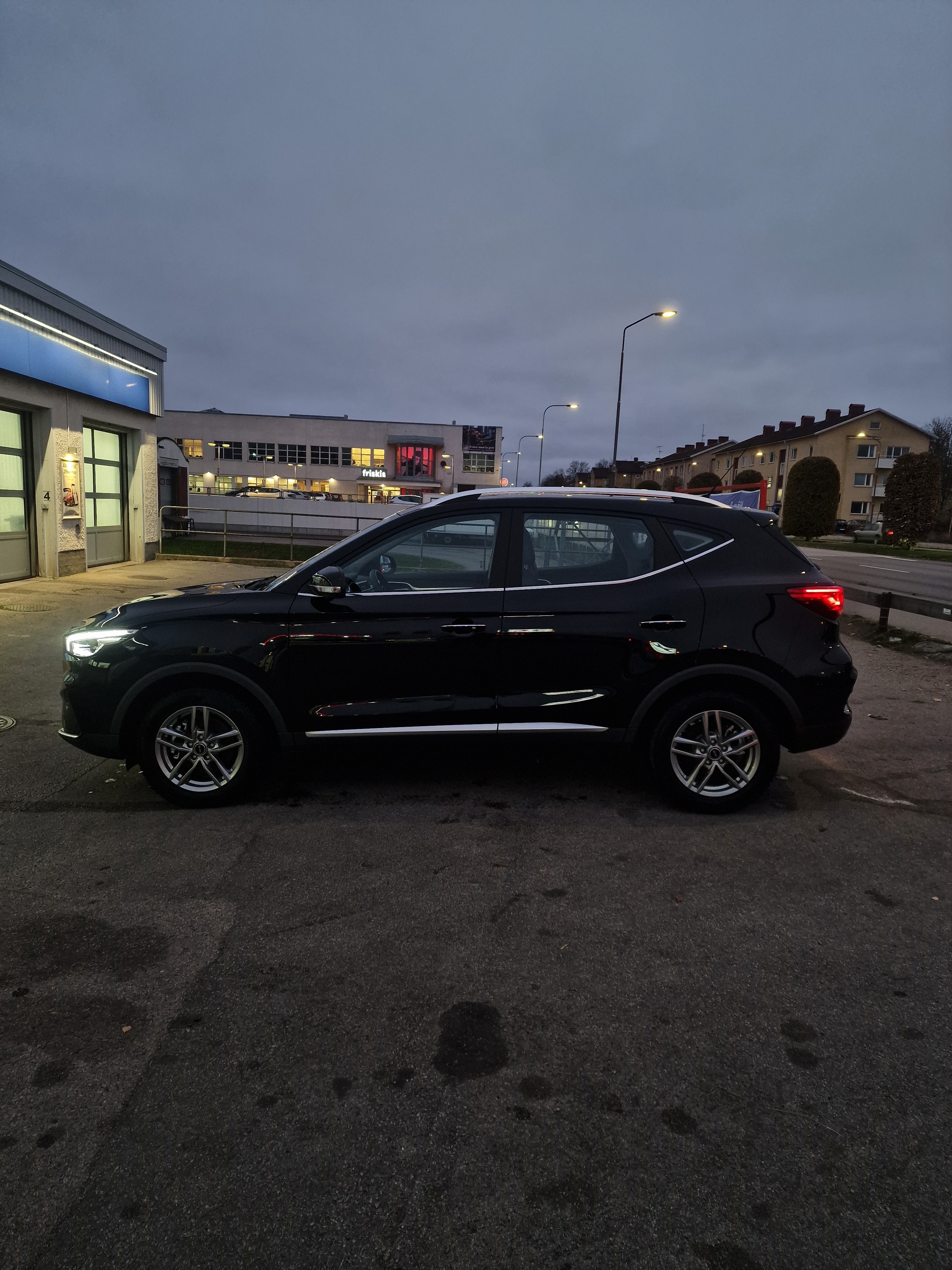 MG ZS EV Long Range Lux 2023, kuva 3/10