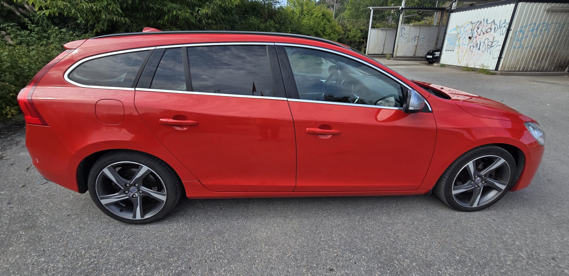 Volvo V60 D4 R design 2013, bild 2/5