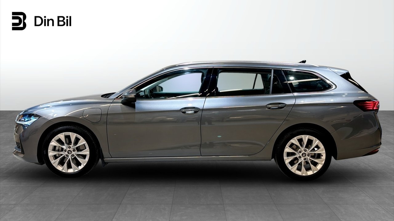 Skoda Superb Combi Selection iV DSG 2025, bild 2/10