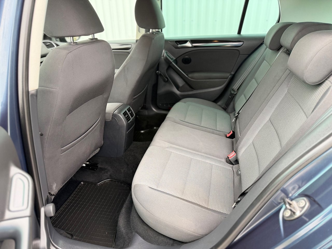 Volkswagen Golf 2011, kuva 6/10