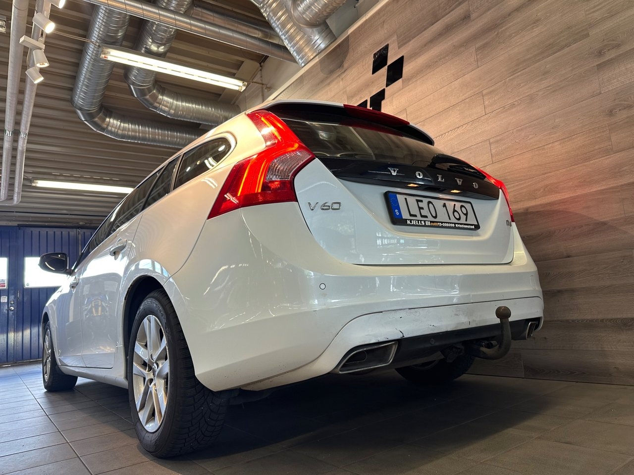 Volvo V60 2016, photo 5/25