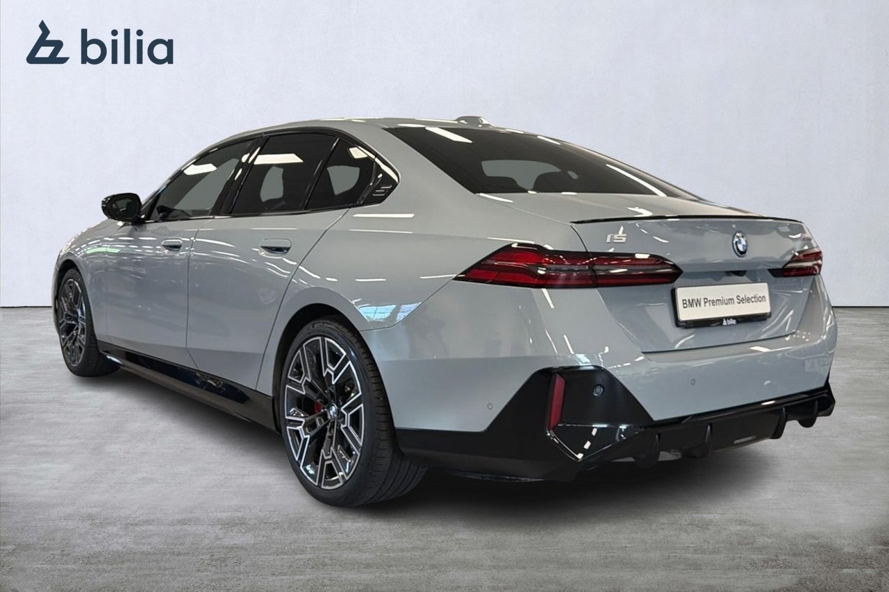 BMW i5 M60 xDrive Sedan 2026, photo 2/10