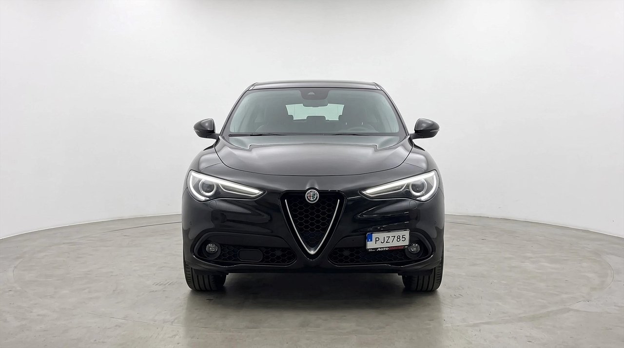 Alfa Romeo Stelvio 2017, bild 2/18