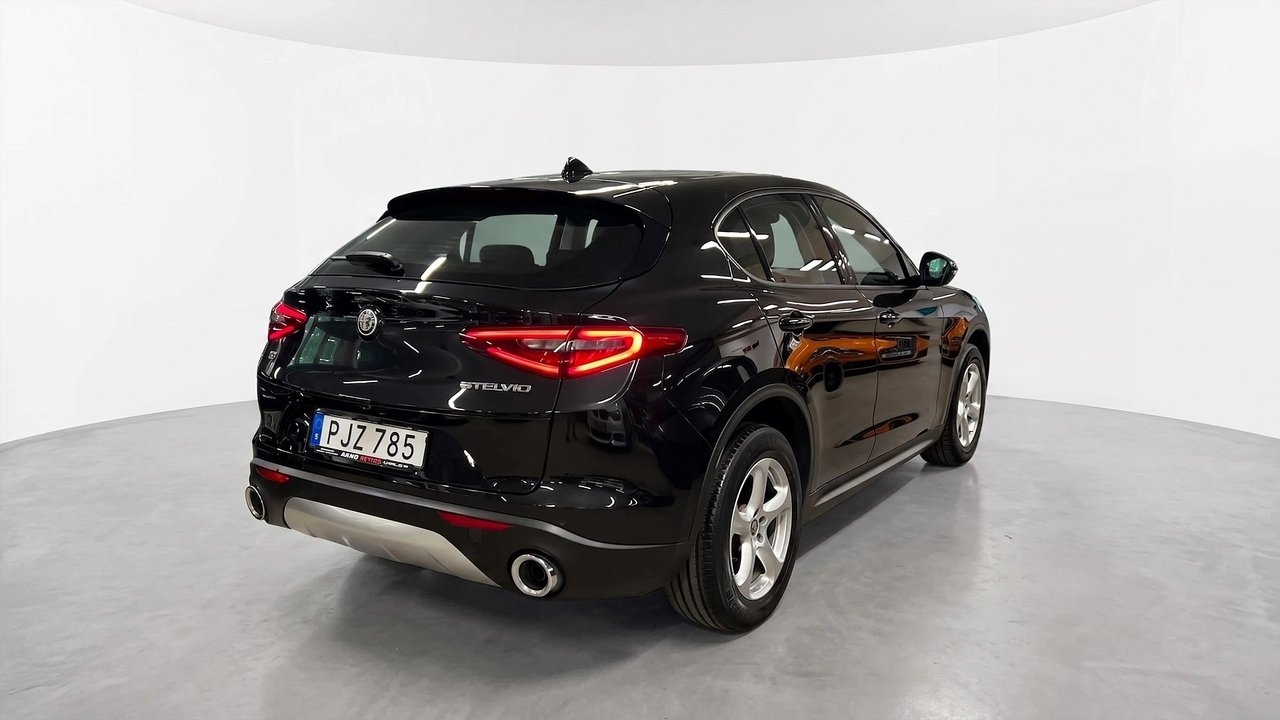 Alfa Romeo Stelvio 2017, bild 4/18