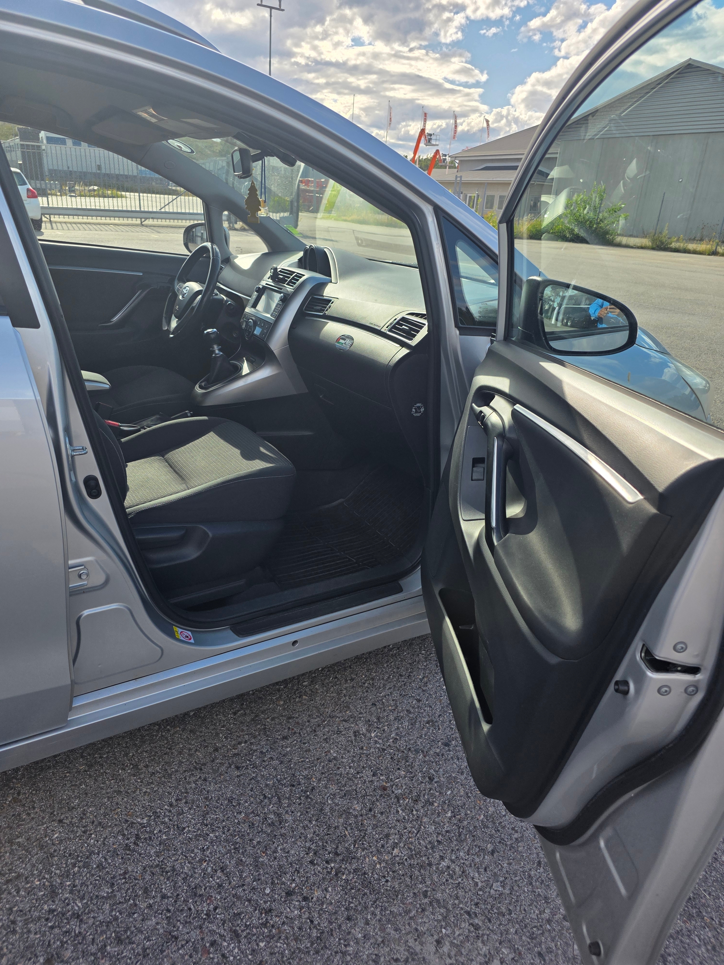 Toyota Verso 1.6 Manuell 2014, bild 3/5