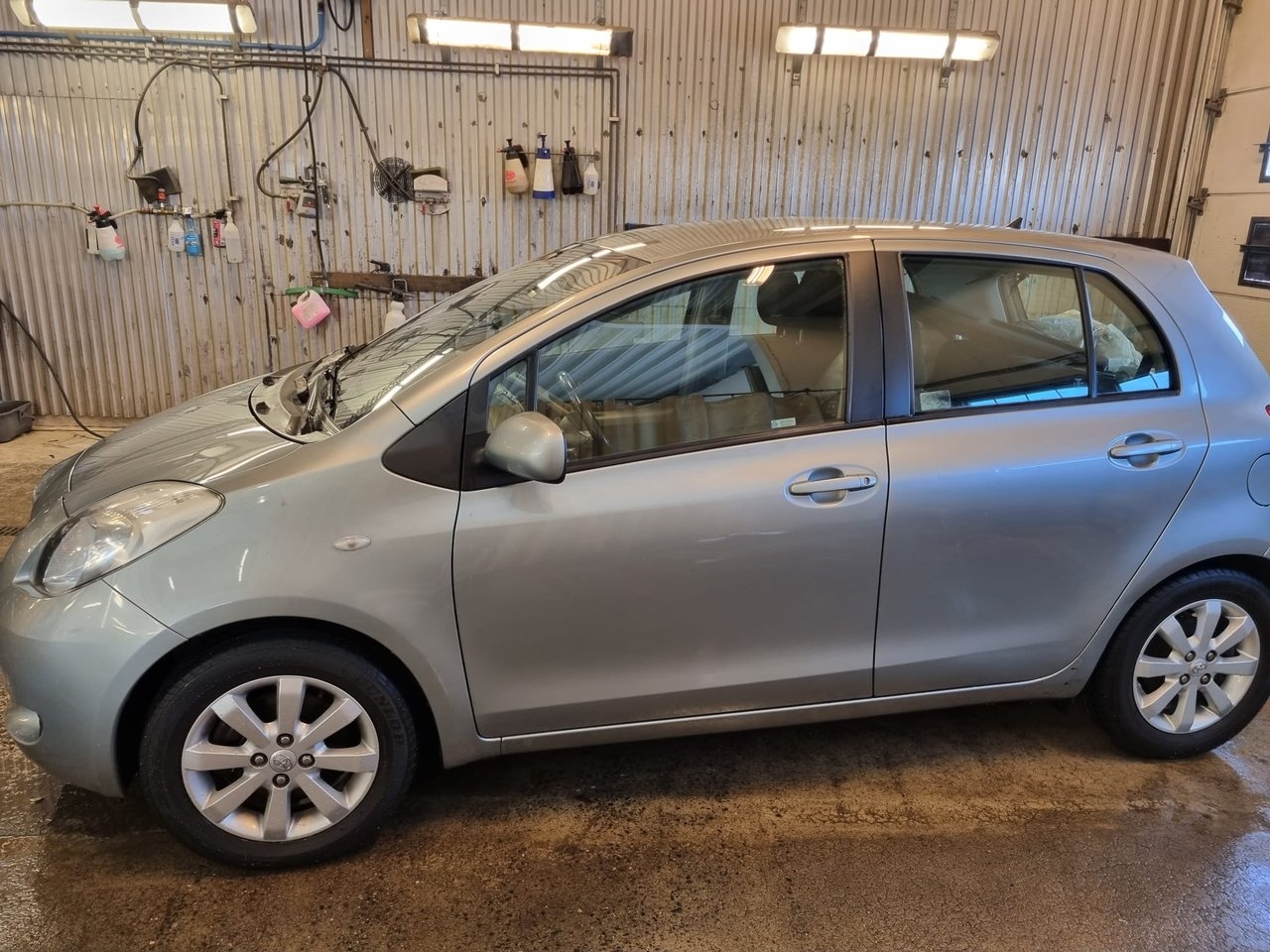 Toyota Yaris 5-dörrar 1.0 VVT 2006, bild 4/10