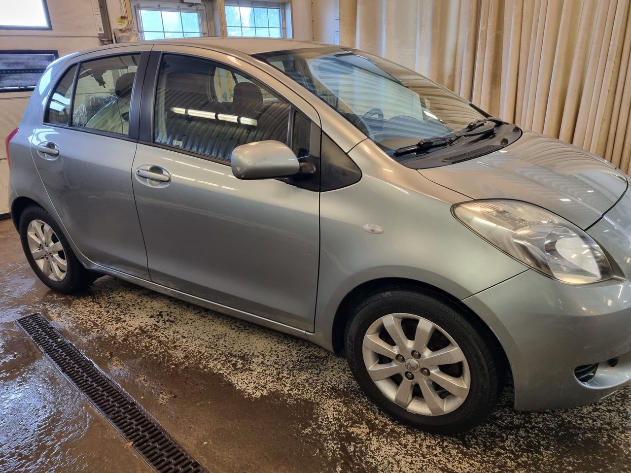 Toyota Yaris 5-dörrar 1.0 VVT 2006, bild 3/10