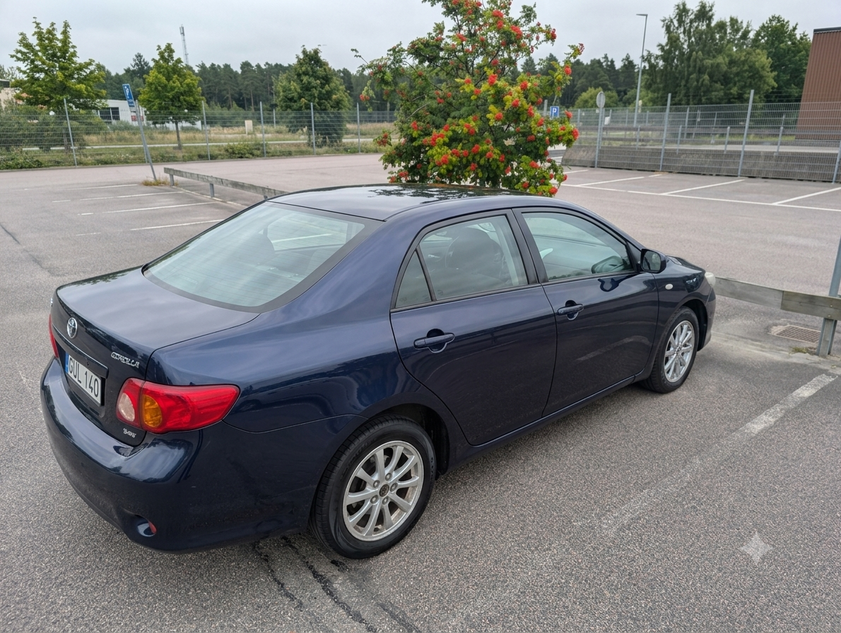 Toyota Corolla 2.0 D-4D Manuell 2008, bild 2/7