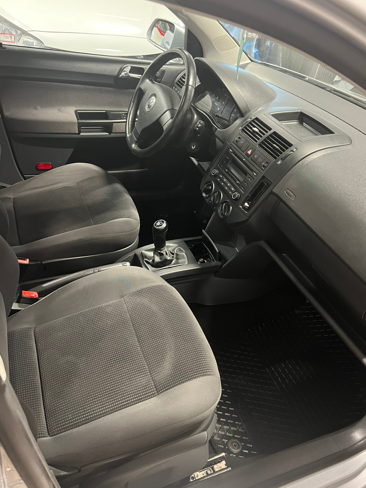 Volkswagen Polo 2009, bild 7/10