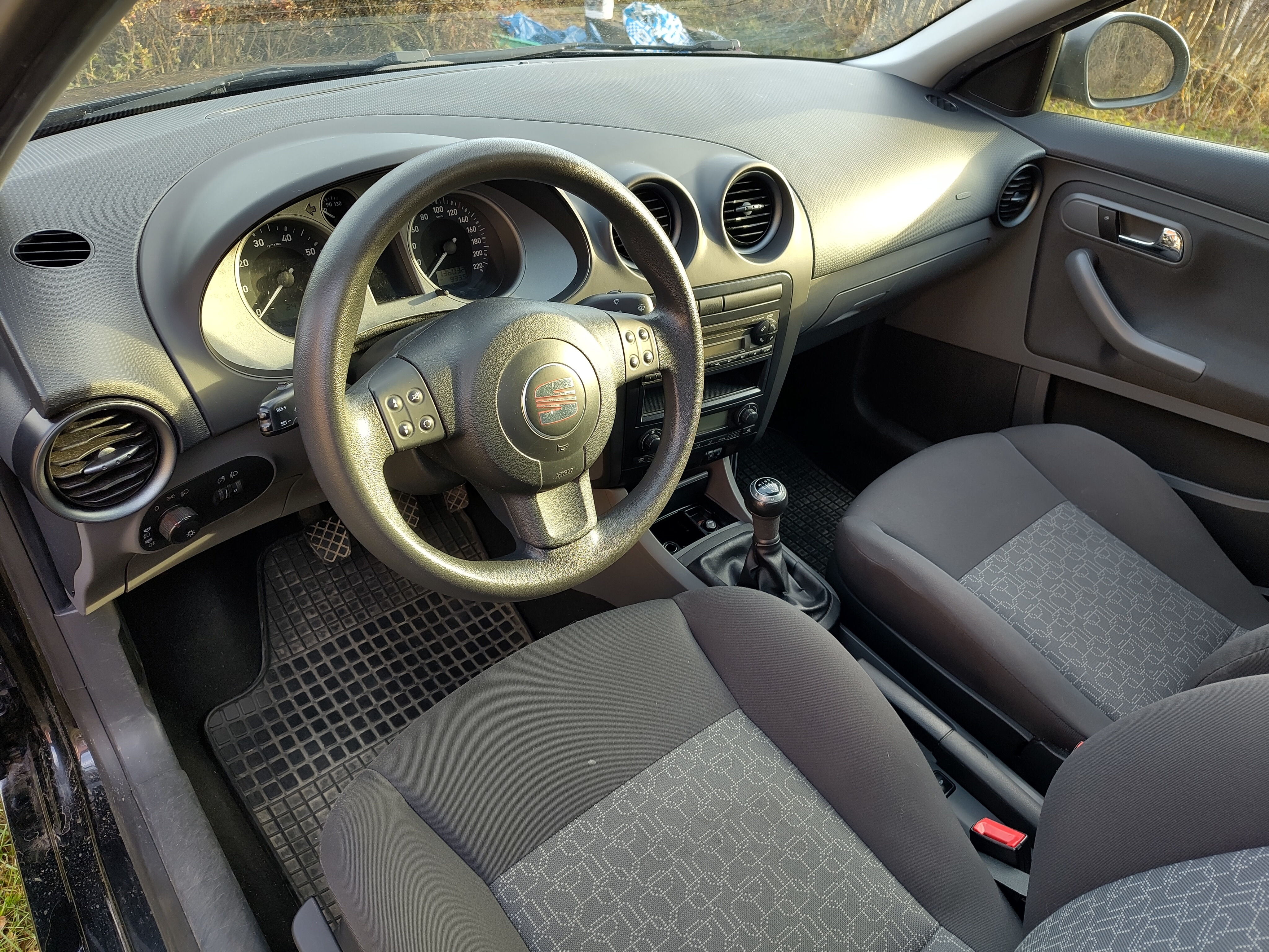 Seat Ibiza 1.4 16V 2008, bild 3/8