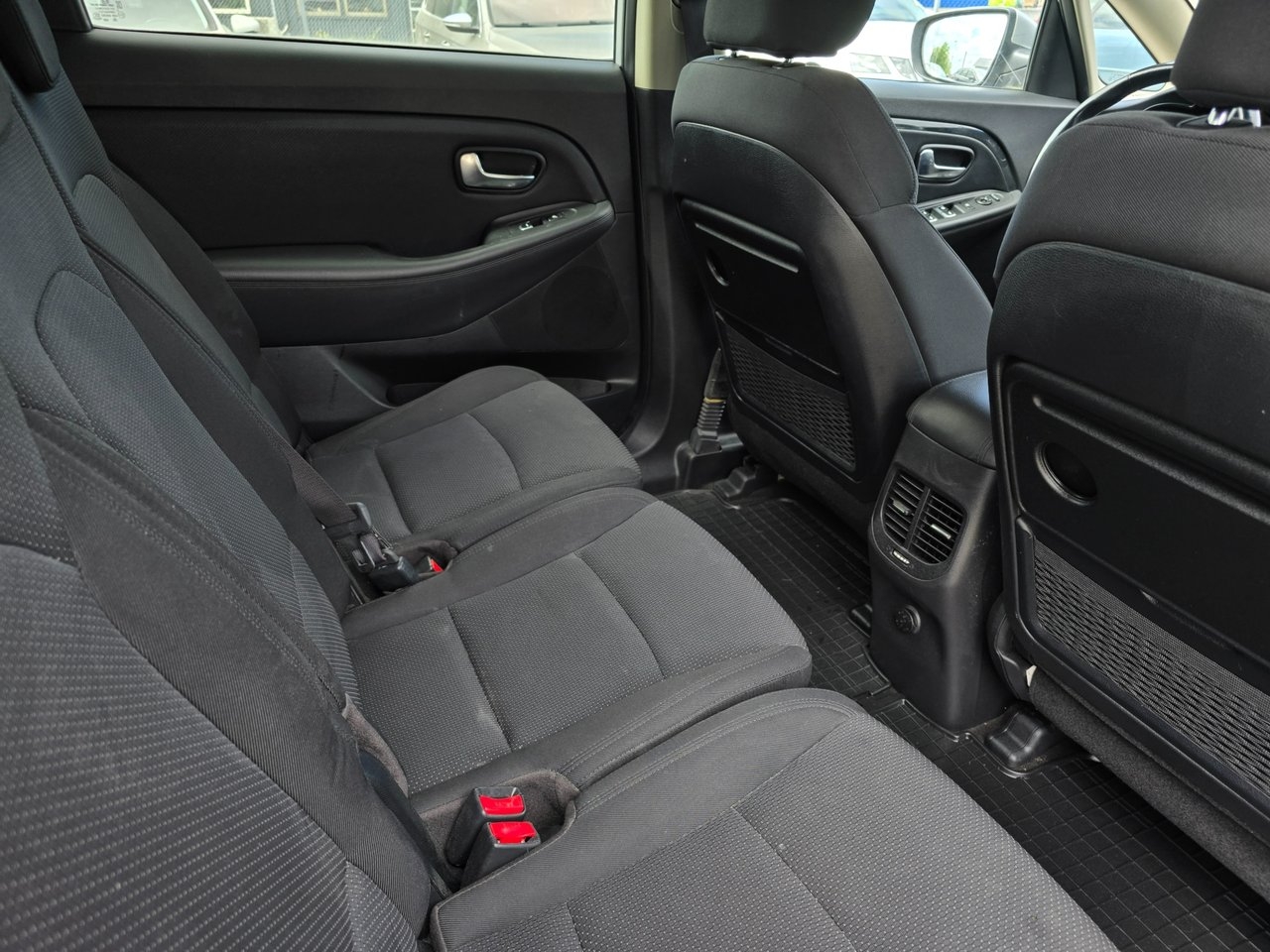 Kia Carens 1.7 CRDi / 7 -sits Familjebil 2016, bild 7/14