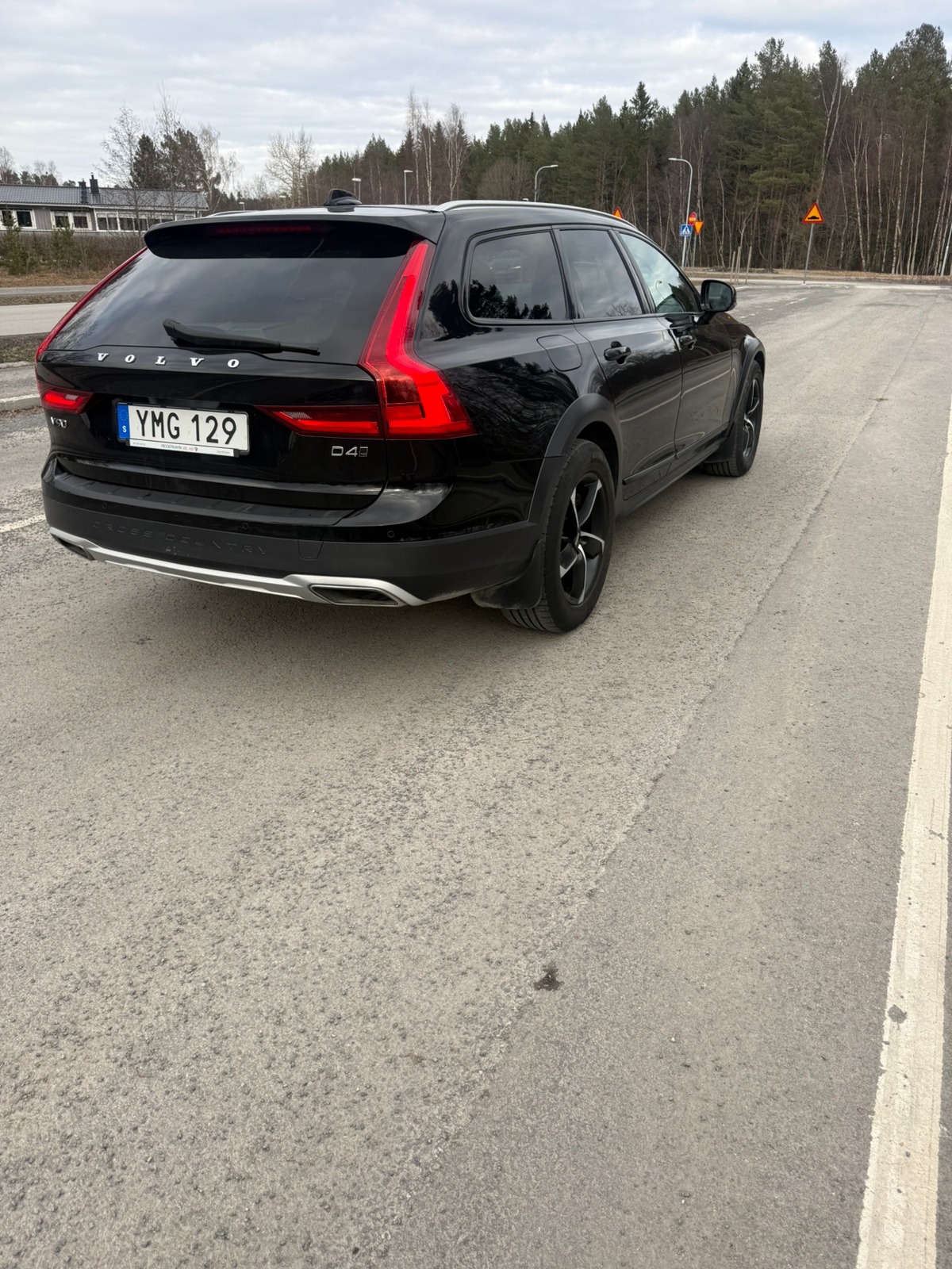 Volvo V90 Cross Country D4 AWD Manuell 2018, bild 2/3