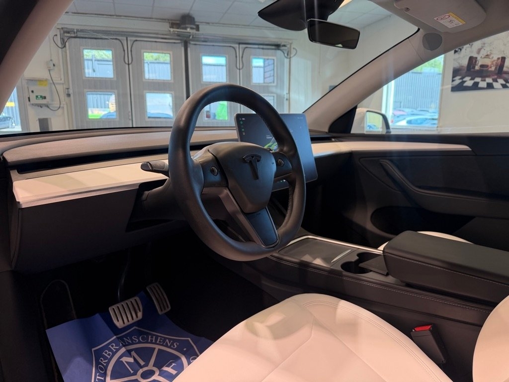 Tesla Model Y 2024, bild 7/10