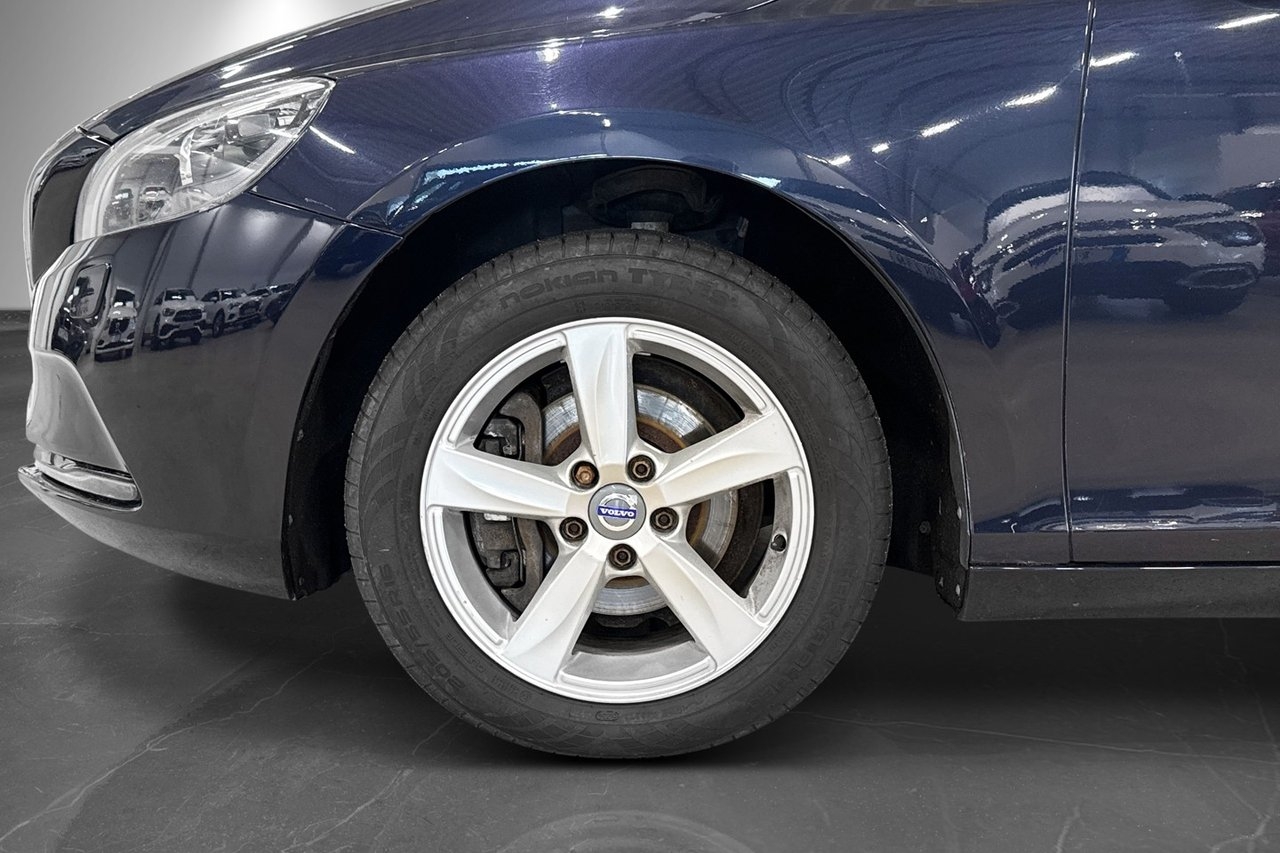 Volvo V40 D3 Momentum 150hk Automat BLIS 2016, kuva 2/10