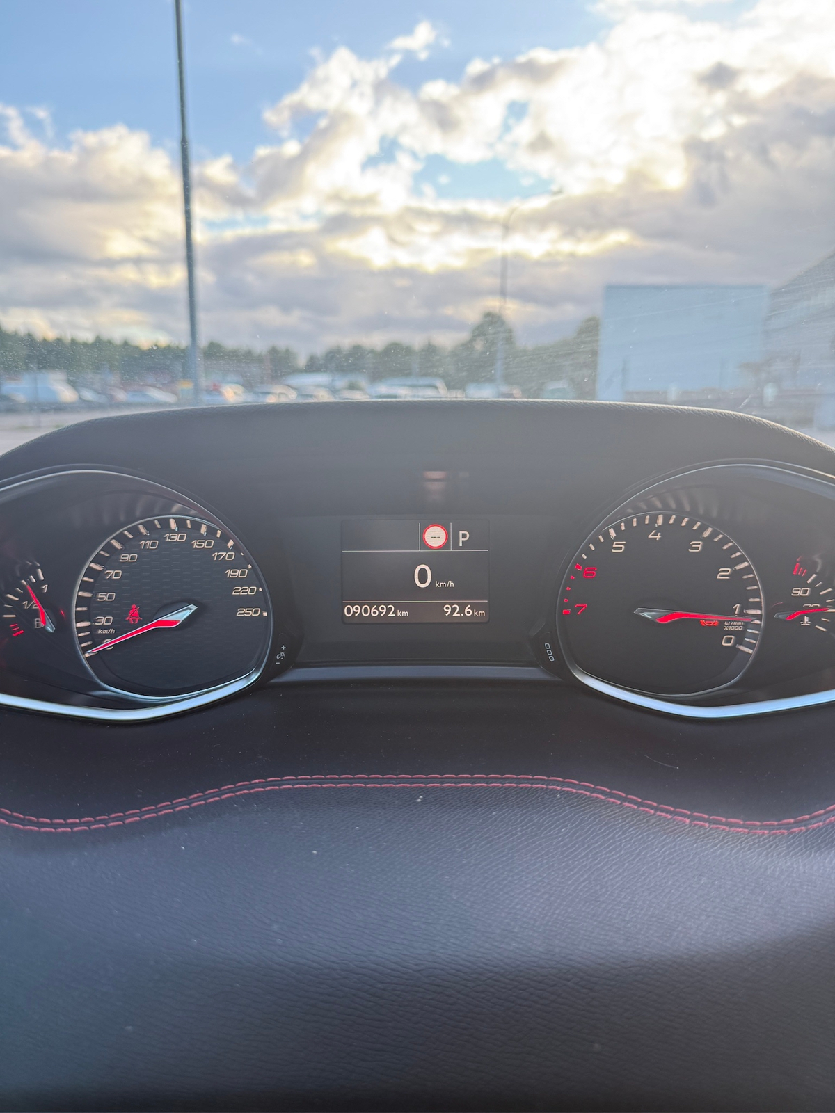 Peugeot 308 1.6 PureTech 225 EAT 2018, photo 3/9
