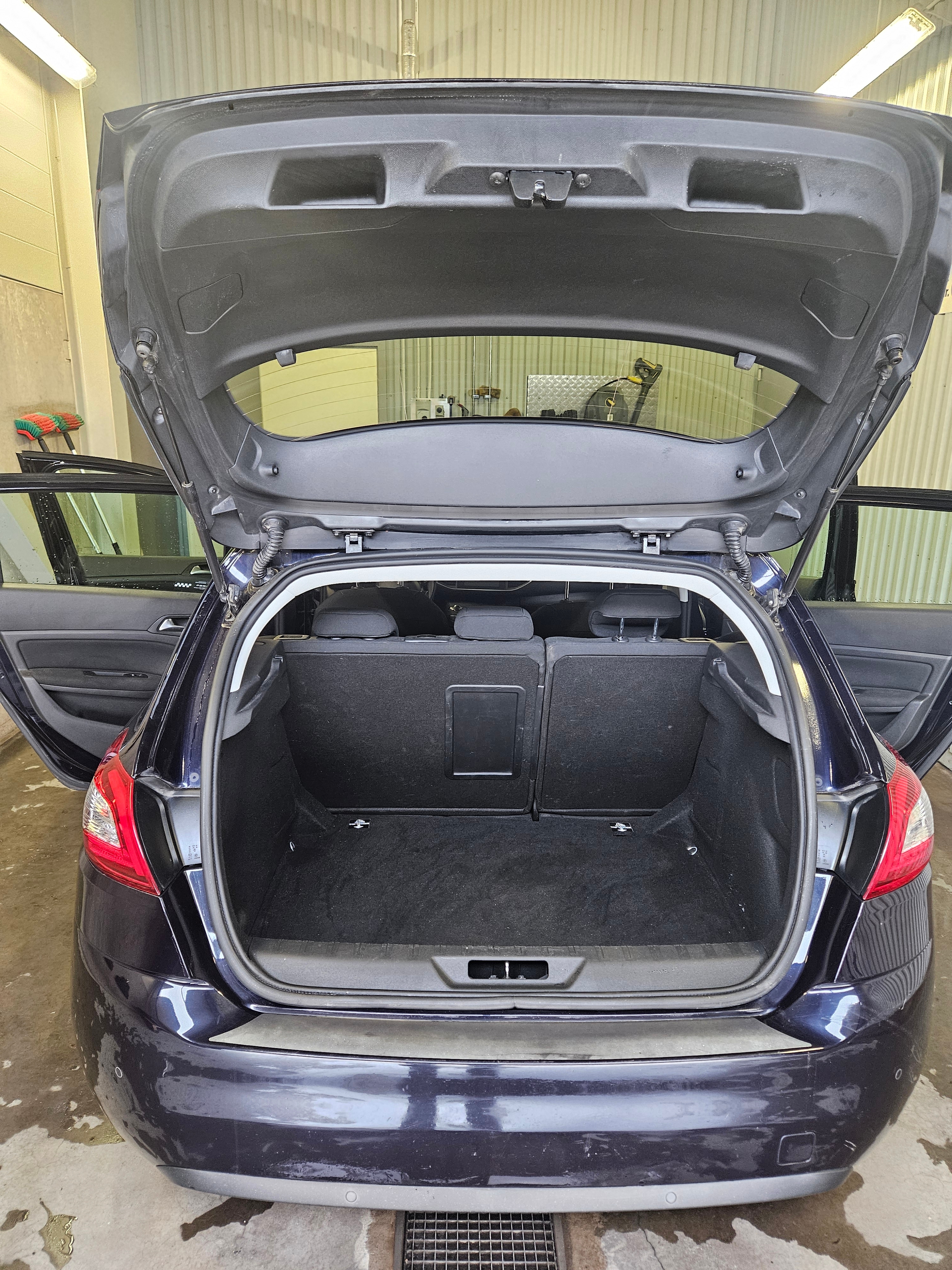 Peugeot 308 1.6 THP Manuell 2013, bild 3/4