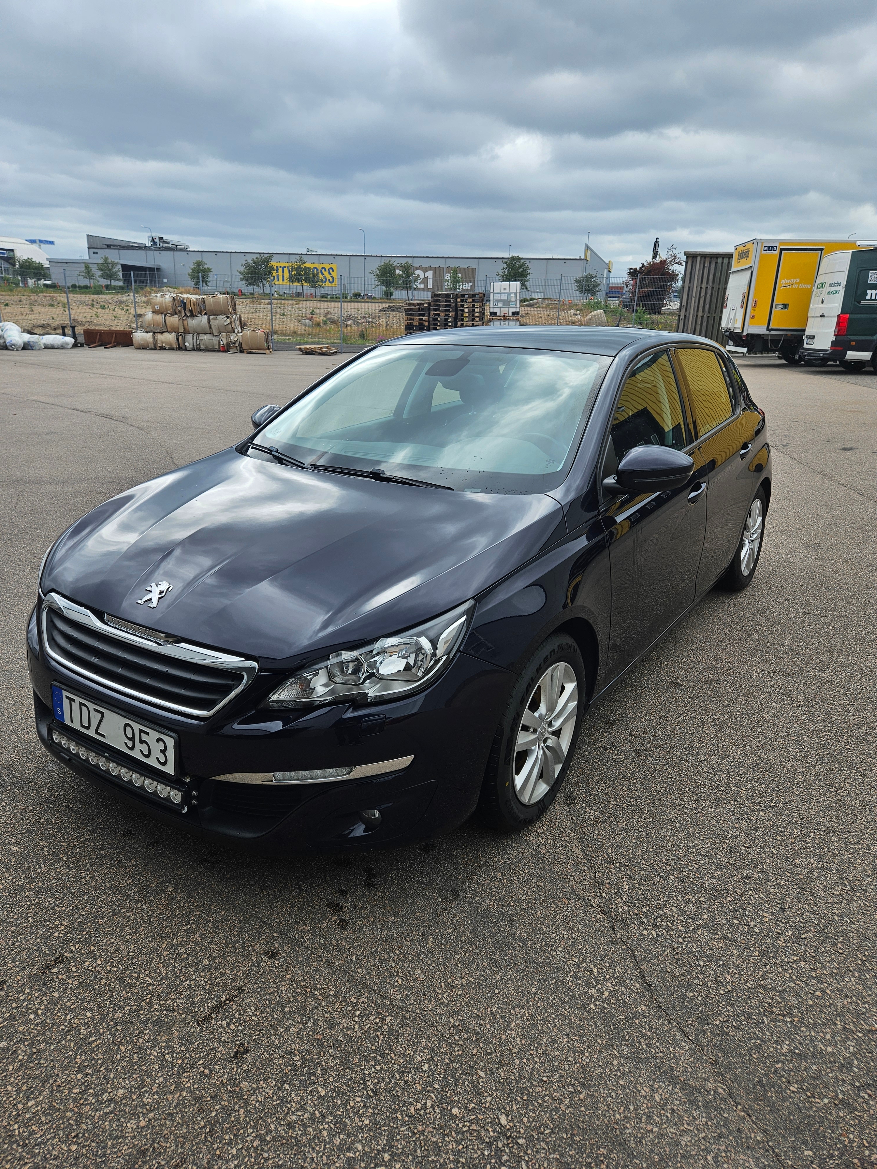 Peugeot 308 1.6 THP Manuell 2013, bild 2/4
