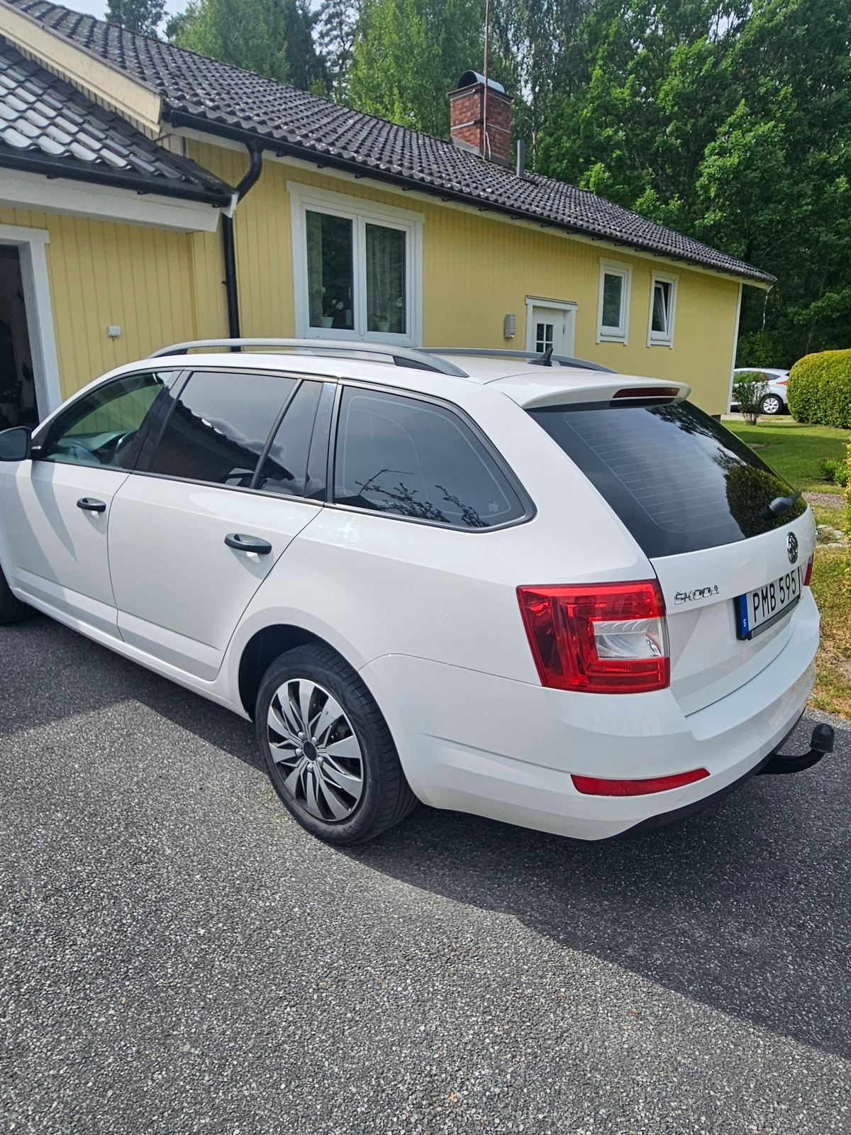 Skoda Octavia Kombi 1.6 TDI 4x4 Manuell 2014, bild 4/8