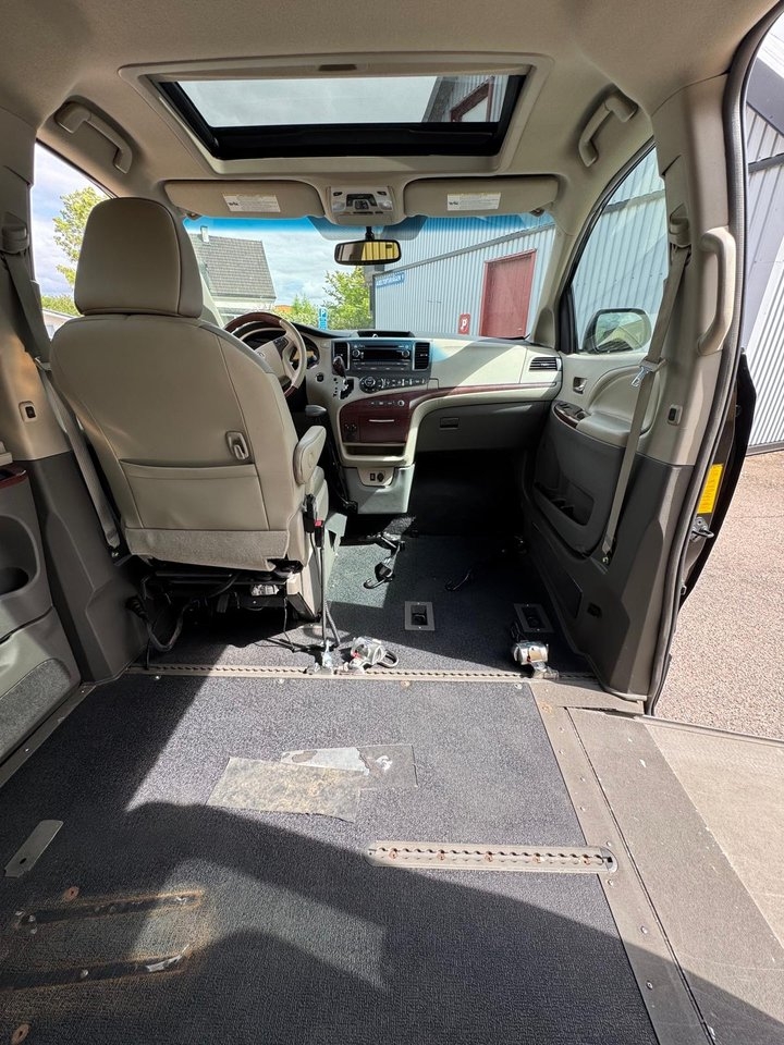 Toyota Sienna 3.5 V6 Handikappanpassad 2013, bild 7/10