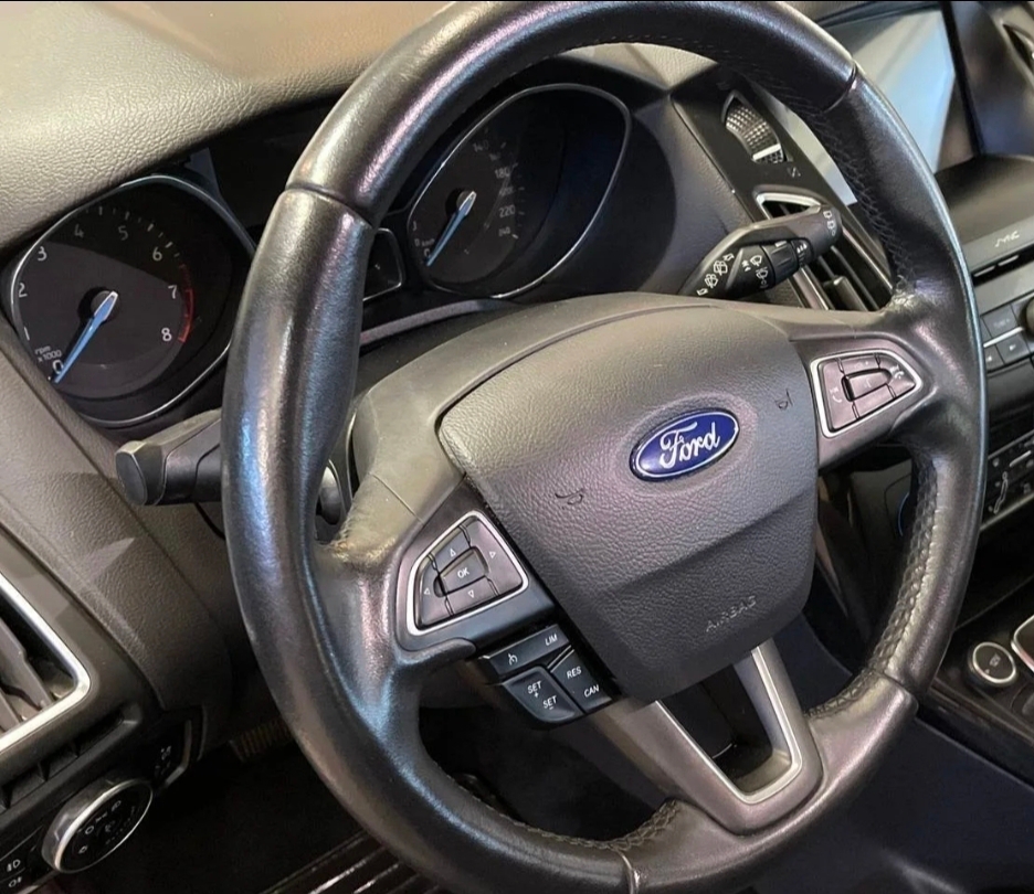 Ford Focus Kombi 2.0 TDCi Powershift 2015, photo 5/9