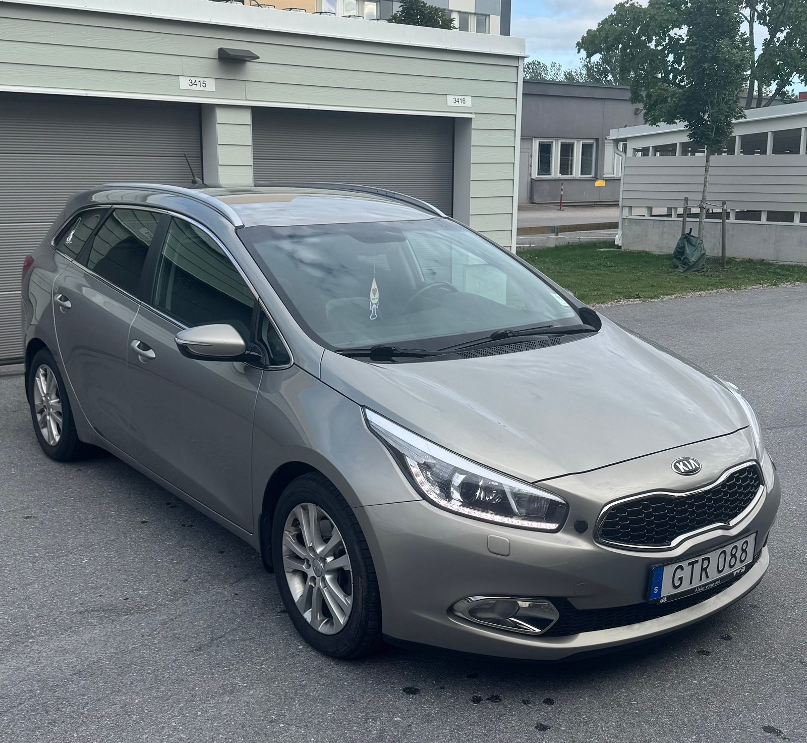 Kia Ceed _sw 1.6 CRDi Manuell 2015, kuva 2/4