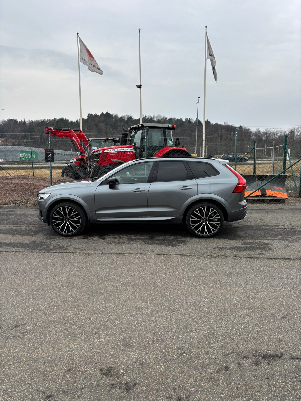 Volvo XC60 R-Design B5 250hk OBS se spec 2020, bild 5/10