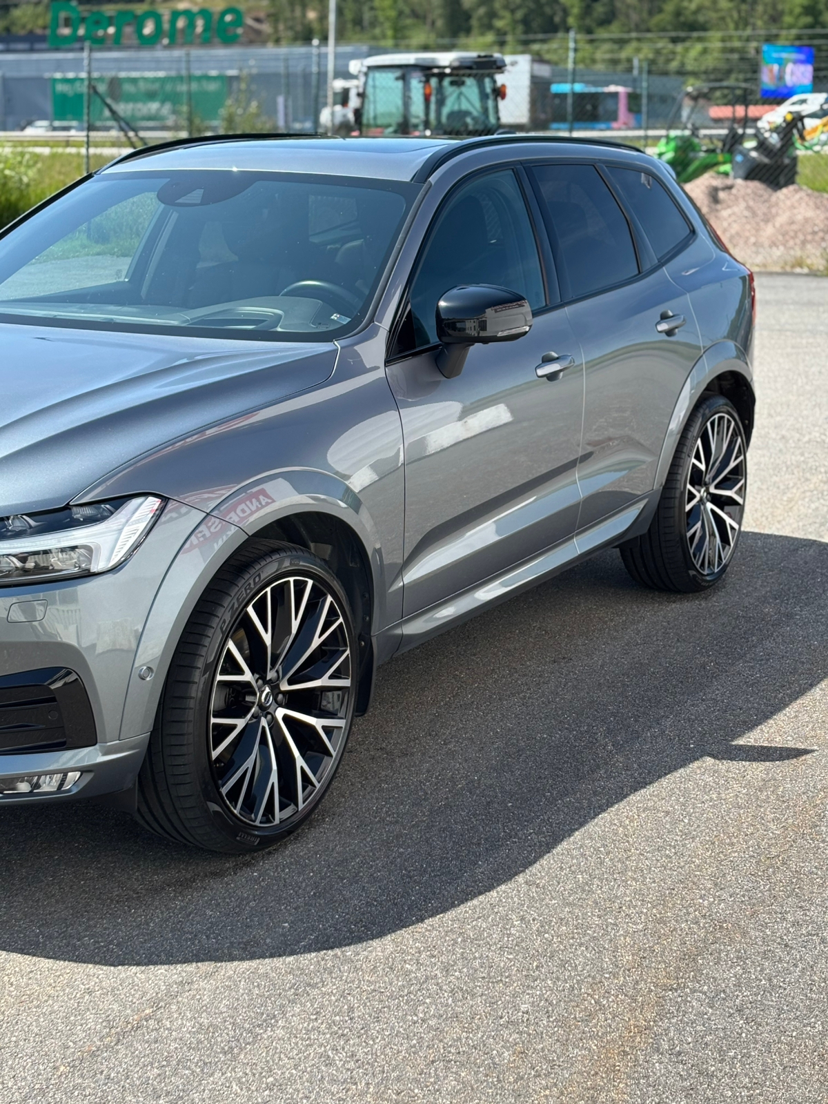 Volvo XC60 R-Design B5 250hk OBS se spec 2020, bild 2/10