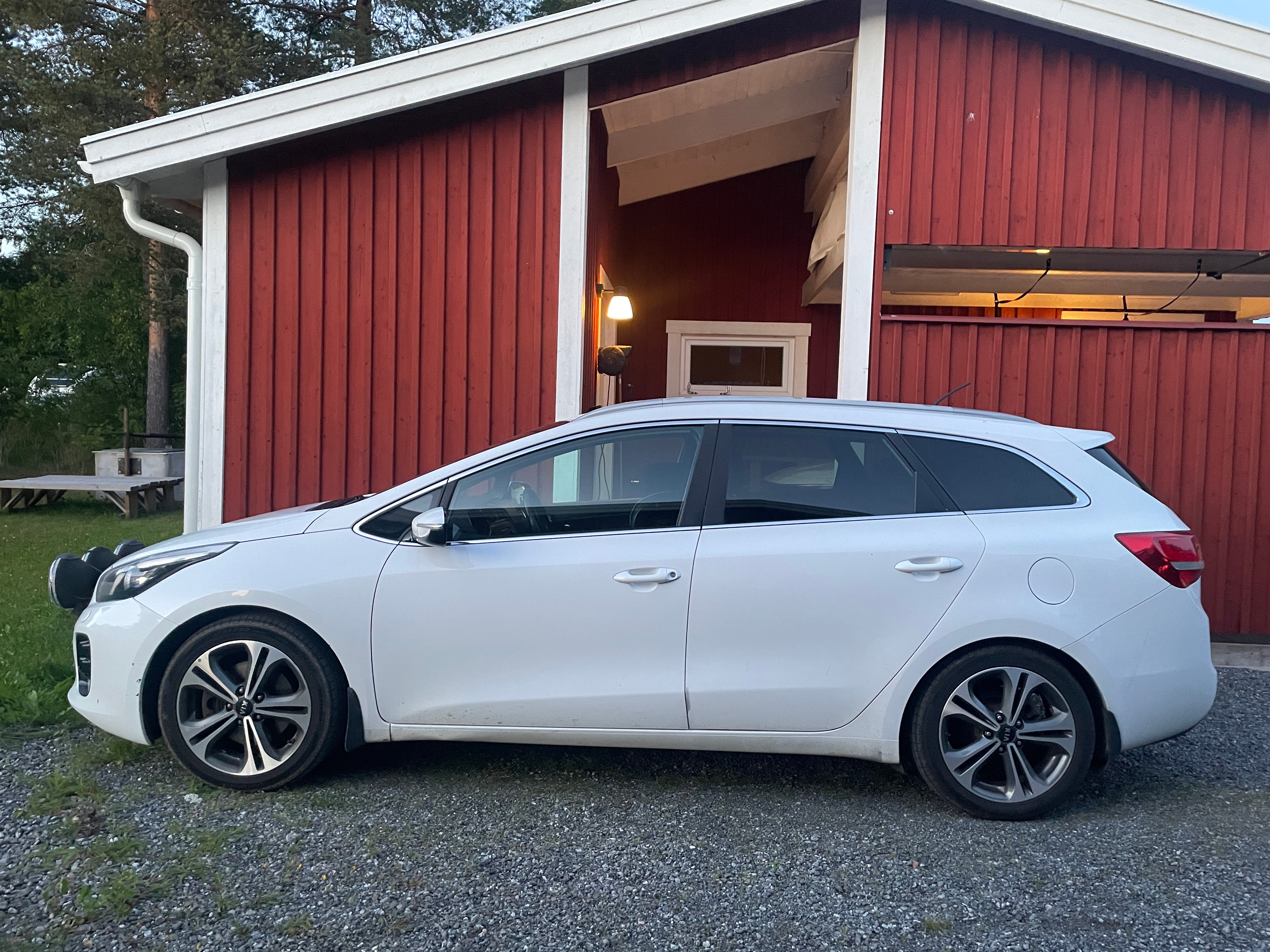 Kia Ceed _sw 1.6 CRDi Manuell 2016, kuva 2/6