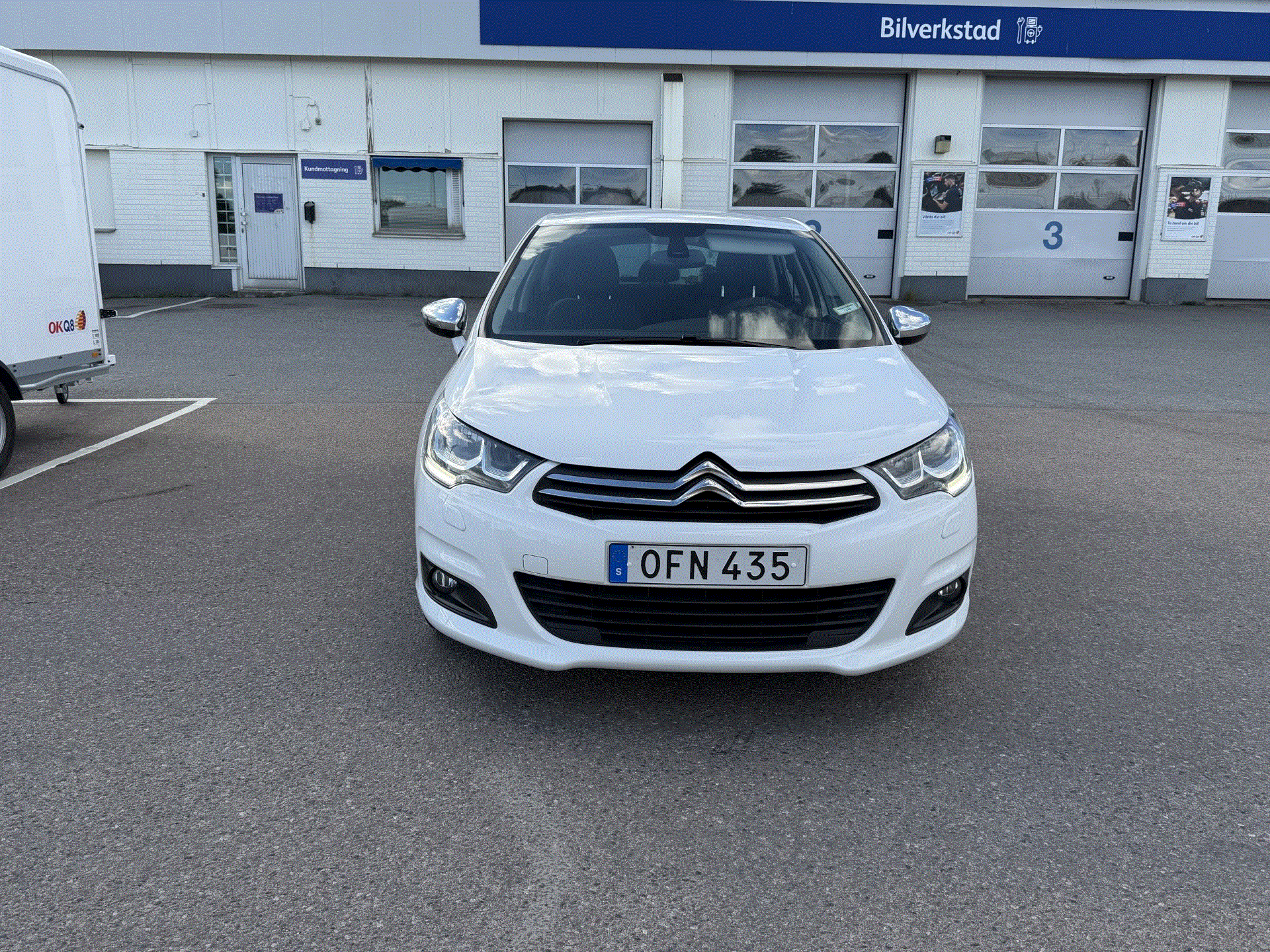 Citroen C4 1.2 e-THP EAT. 130hk 2016, photo 2/8