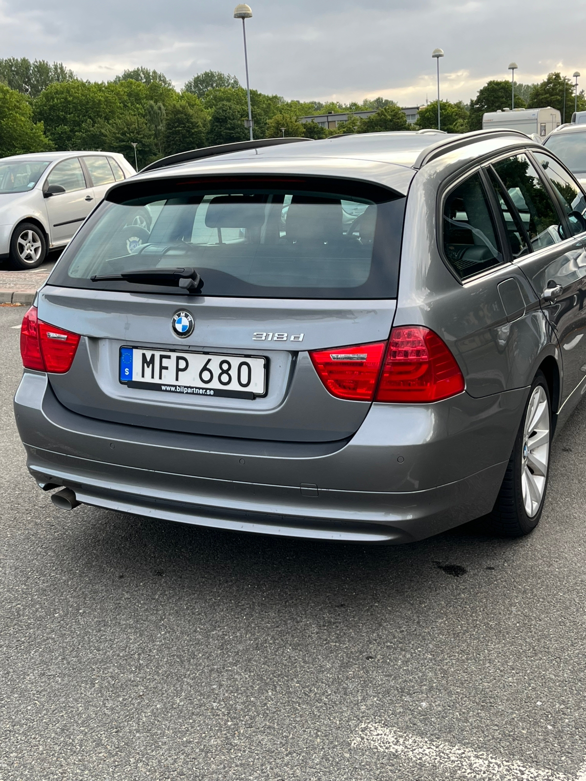 BMW 318 d Touring Manuell 2012, photo 2/3