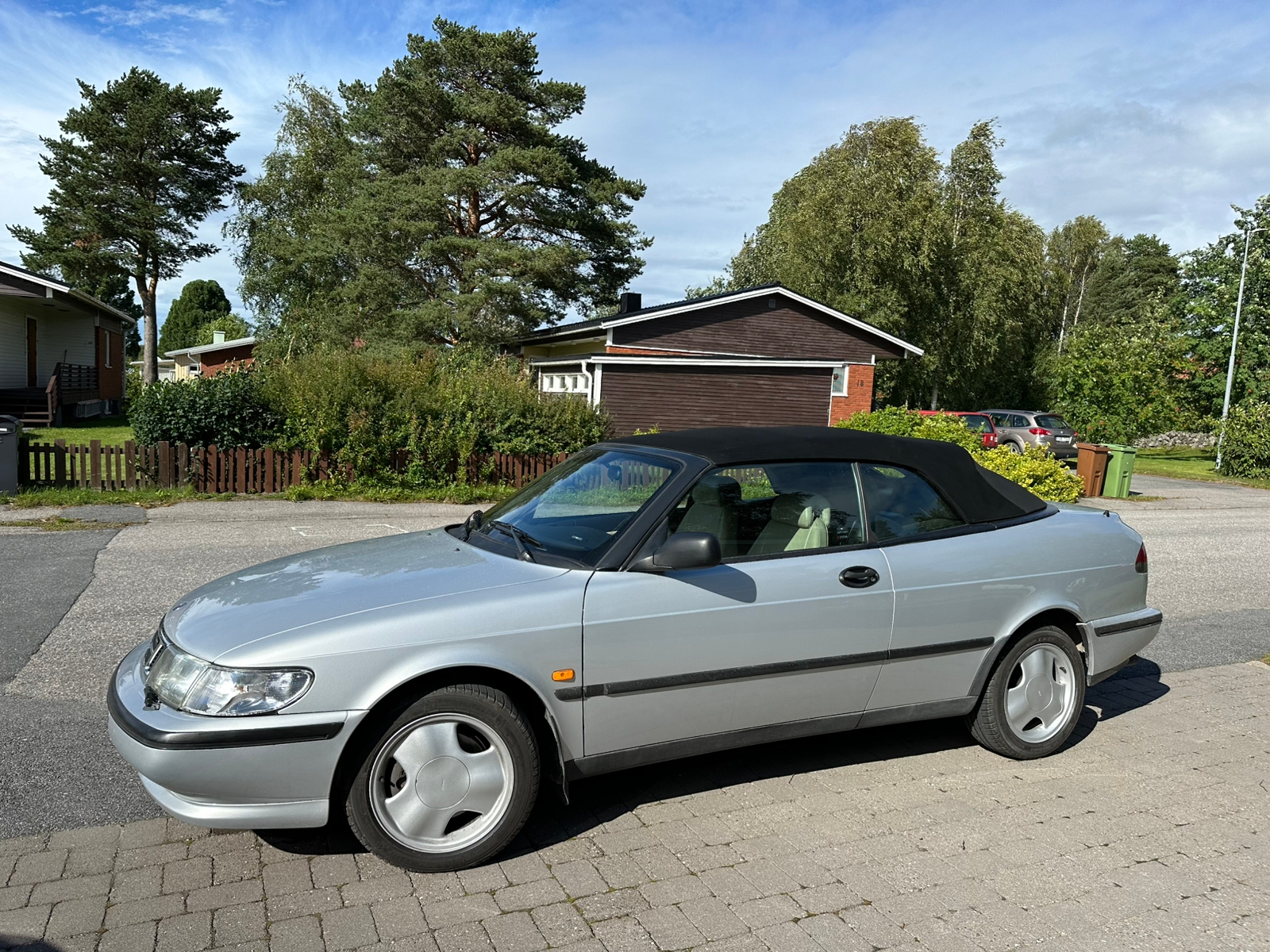 Saab 900