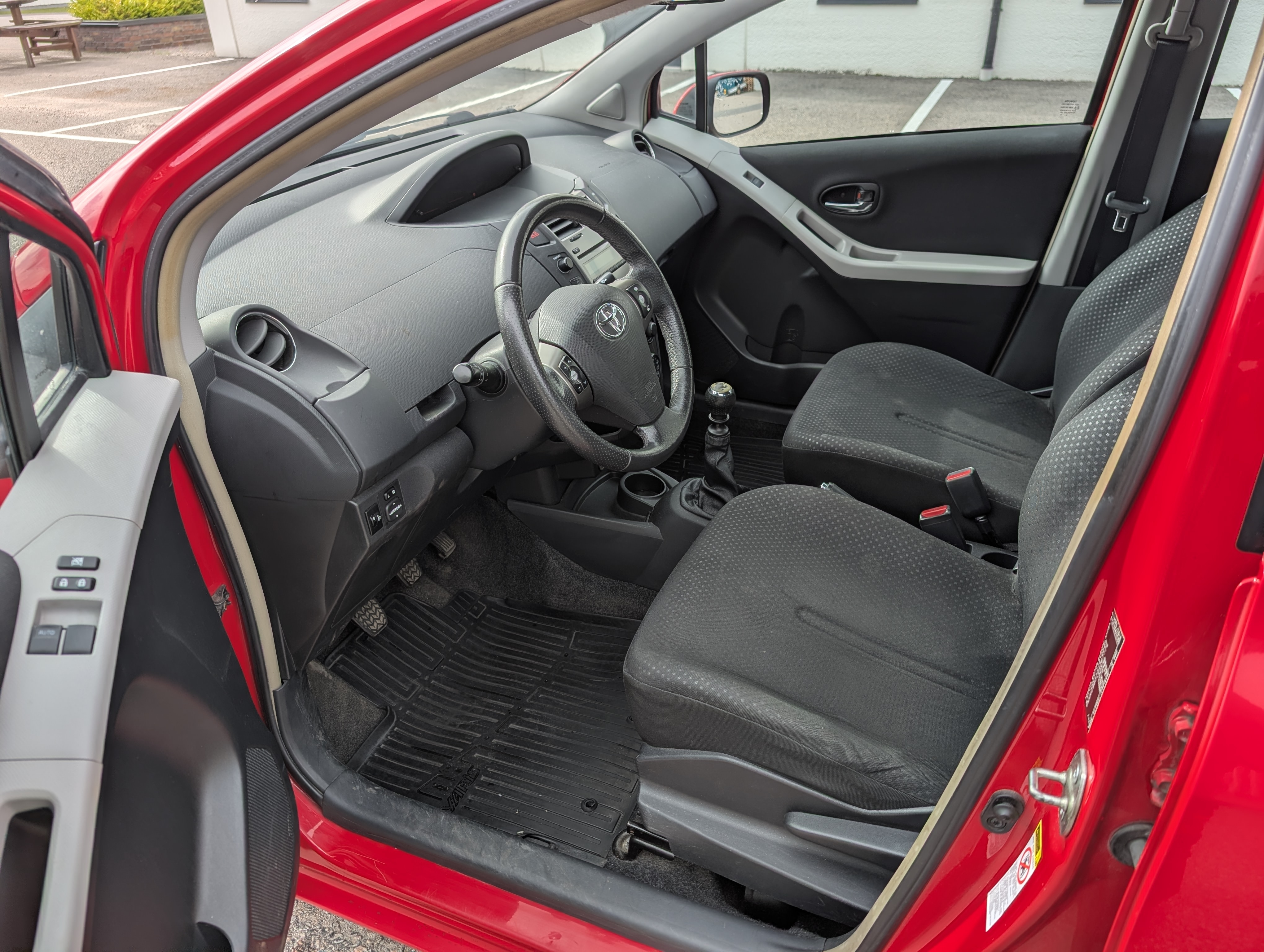 Toyota Yaris 5-dörrar 1.4 D-4D Manuell 2011, bild 6/8