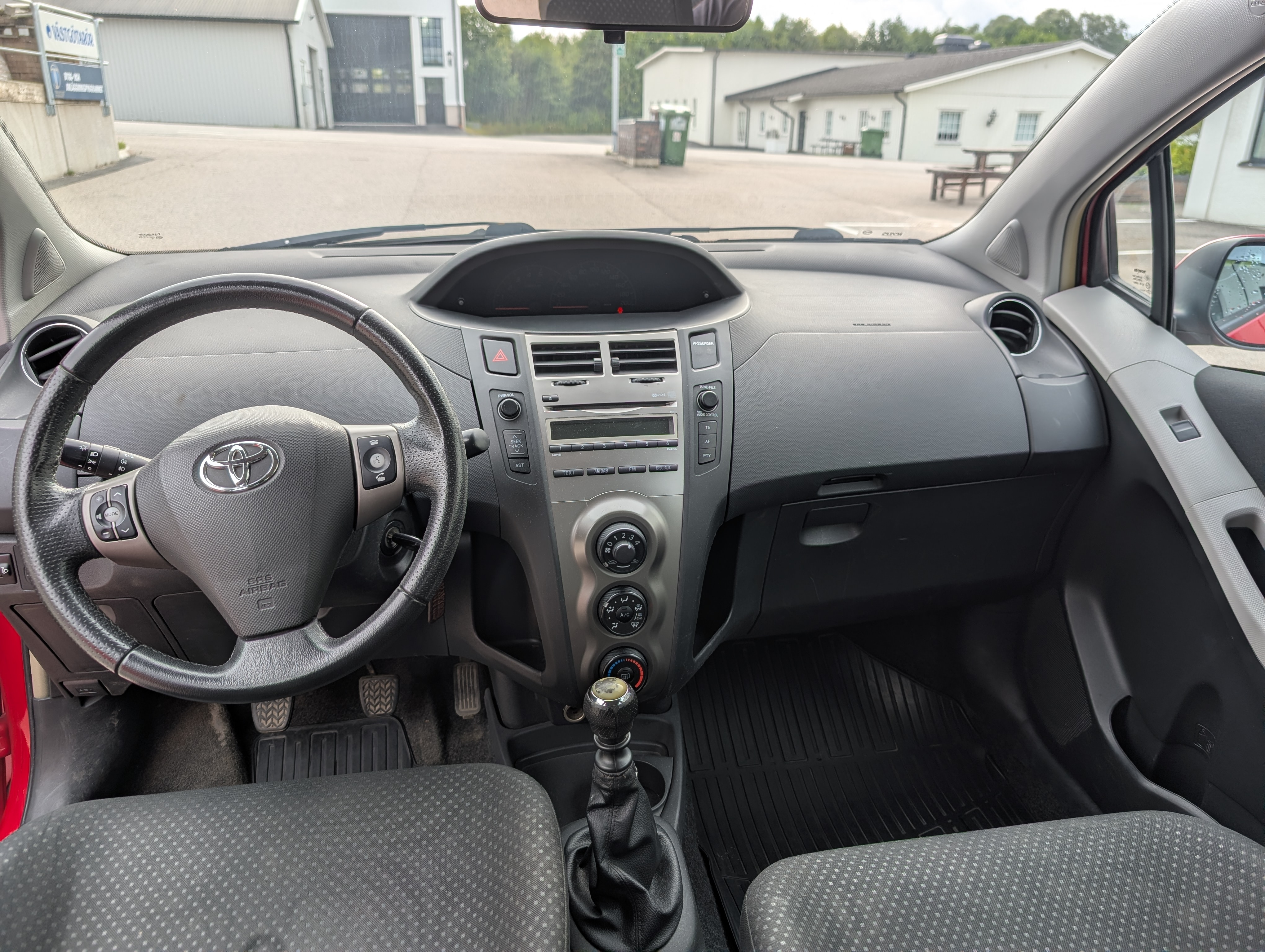 Toyota Yaris 5-dörrar 1.4 D-4D Manuell 2011, bild 7/8