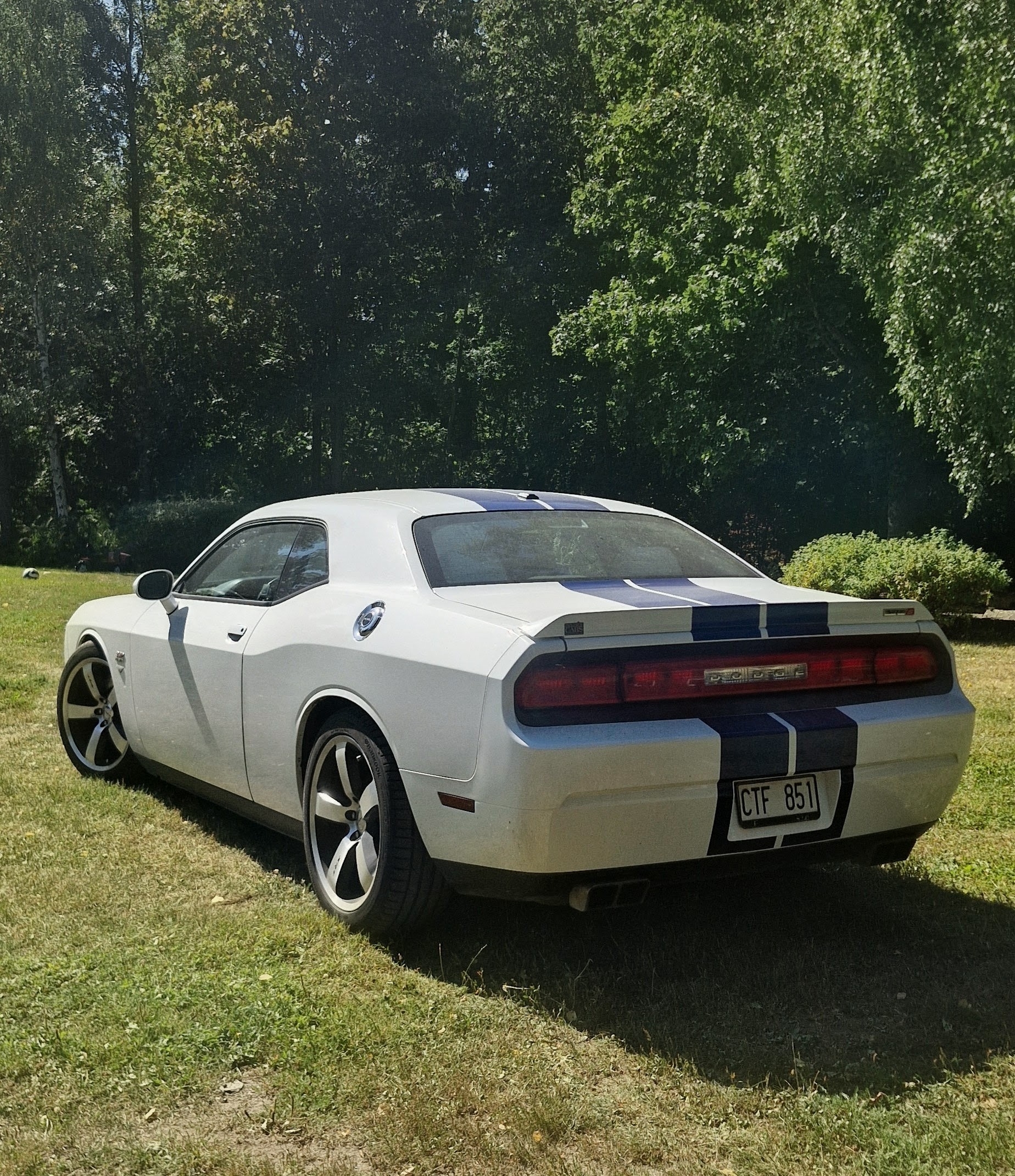 Dodge Challenger 6.4 V8 HEMI Manuell 2011, bild 2/9