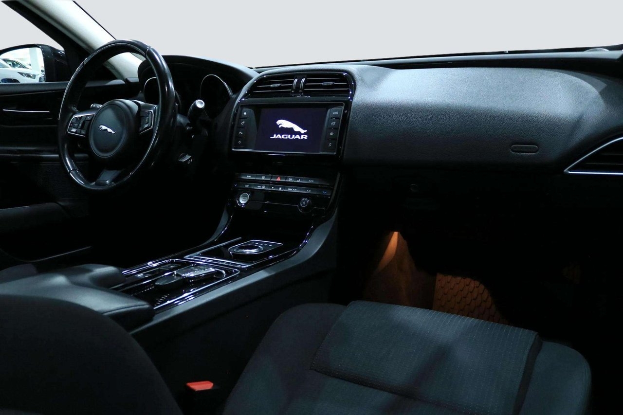 Jaguar XE 2018, bild 6/10