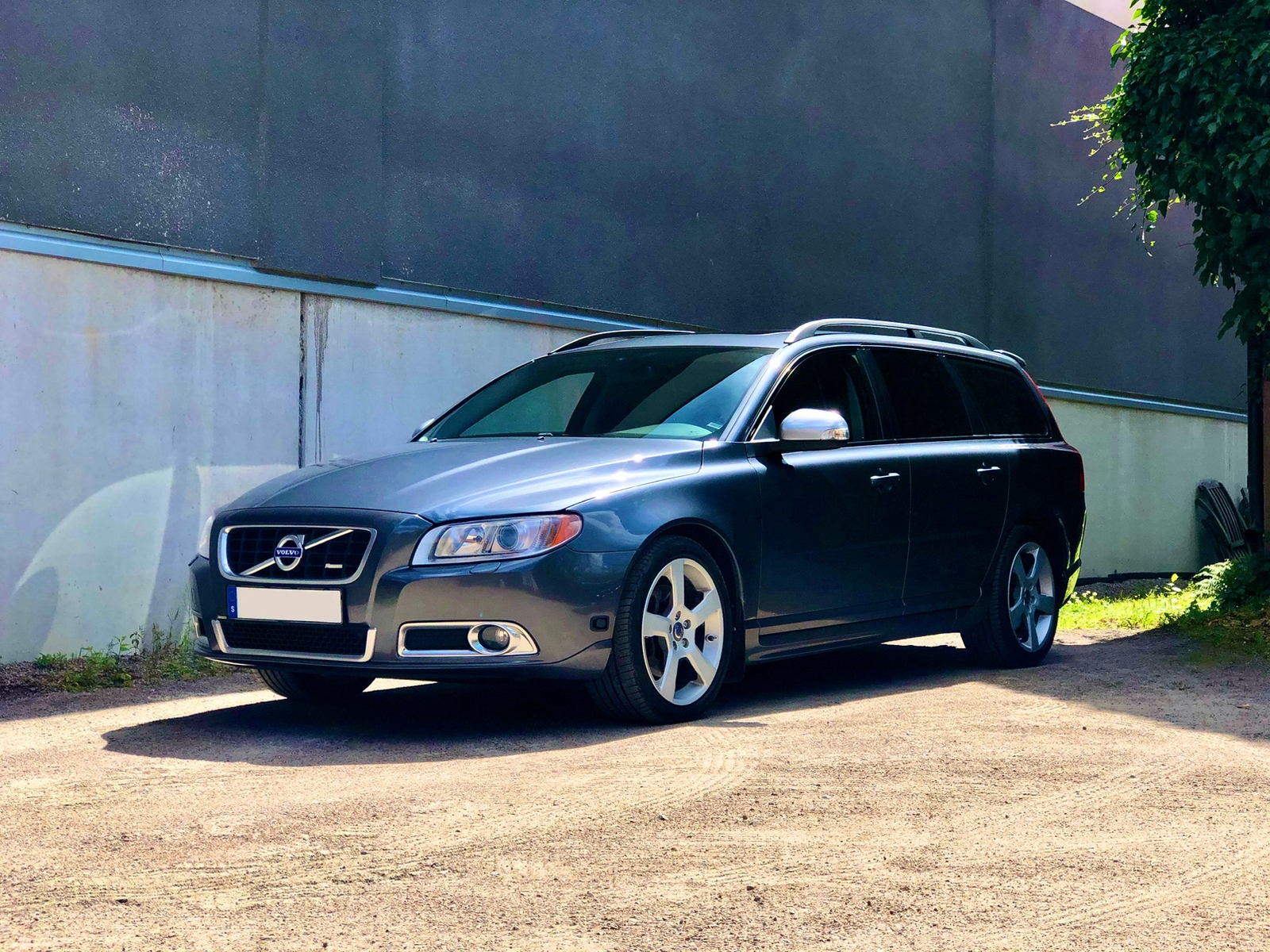 Volvo V70 3.2 R Design 2011, bild 2/6