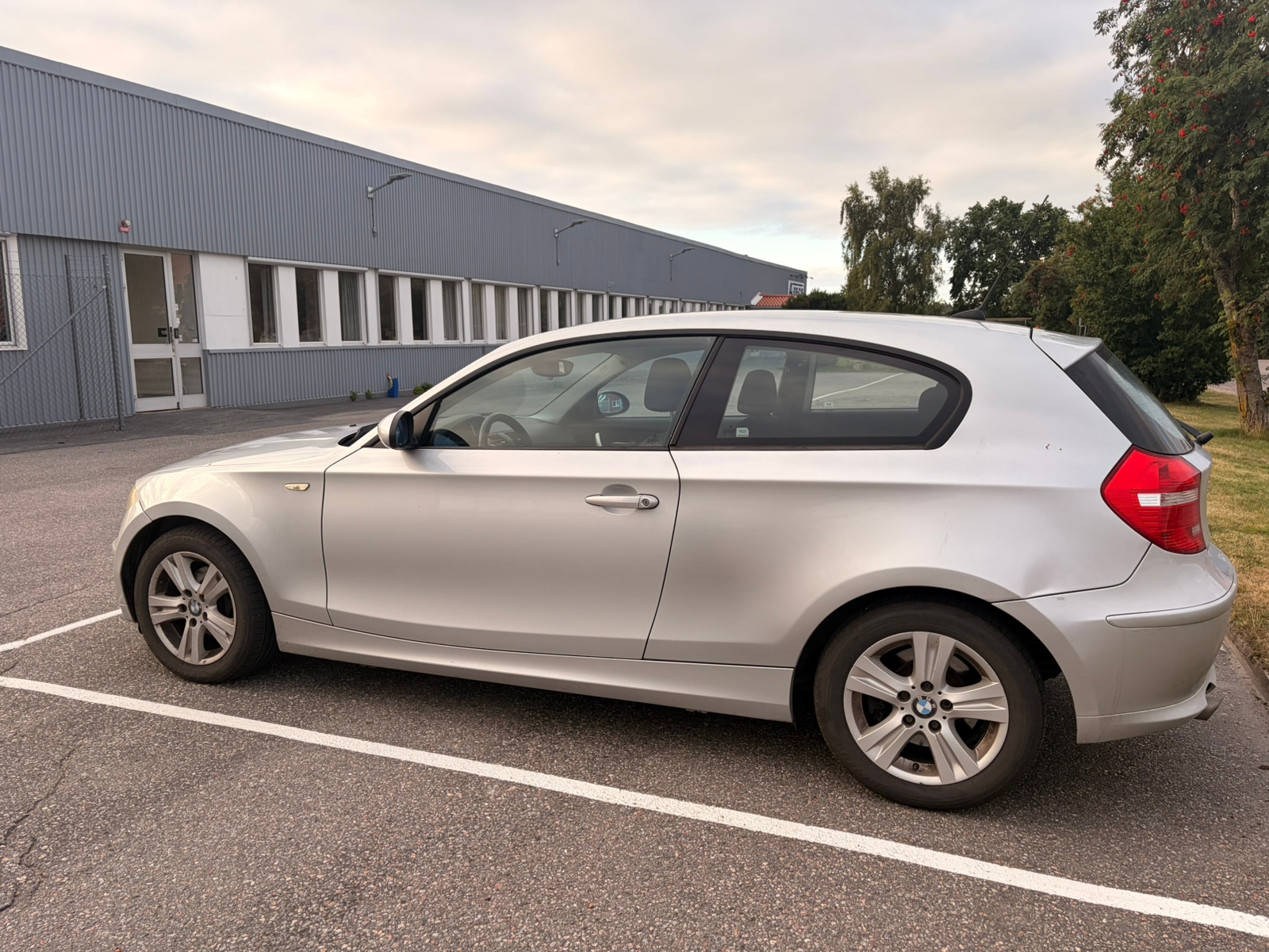 BMW 118 d 3-dörrars Manuell 2008, photo 2/5