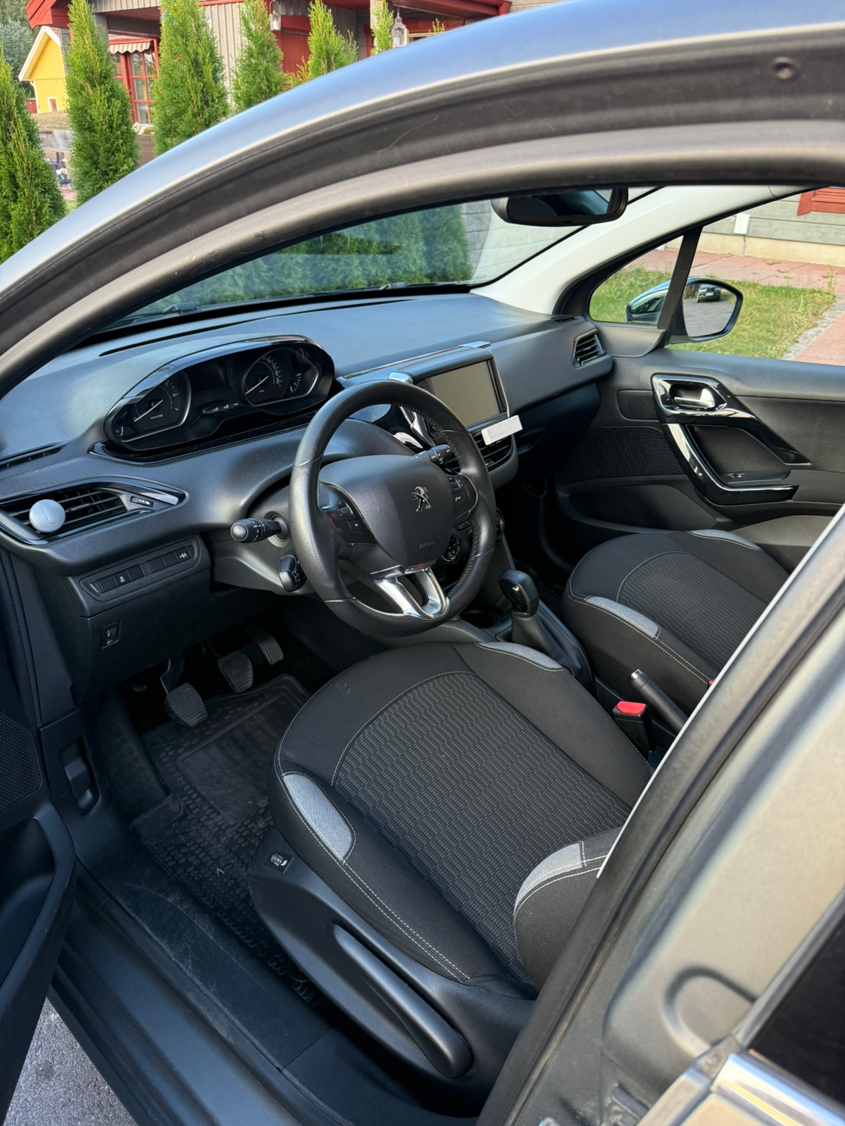 Peugeot 208 2015, bild 2/4